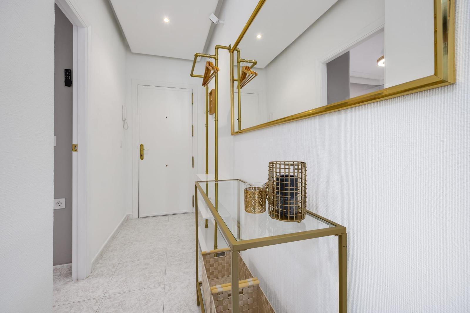 For sale - 2 Bedroom 1 Bathroom Apartment in Torrevieja - Estacion De Autobuses  - Alicante