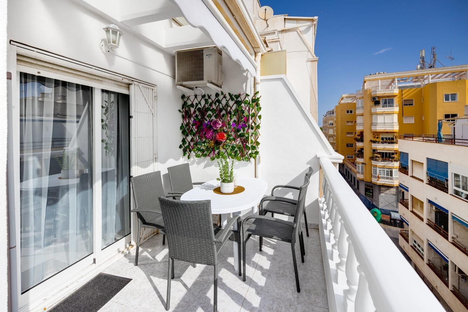 For sale - 2 Bedroom 1 Bathroom Apartment in Torrevieja - Estacion De Autobuses  - Alicante