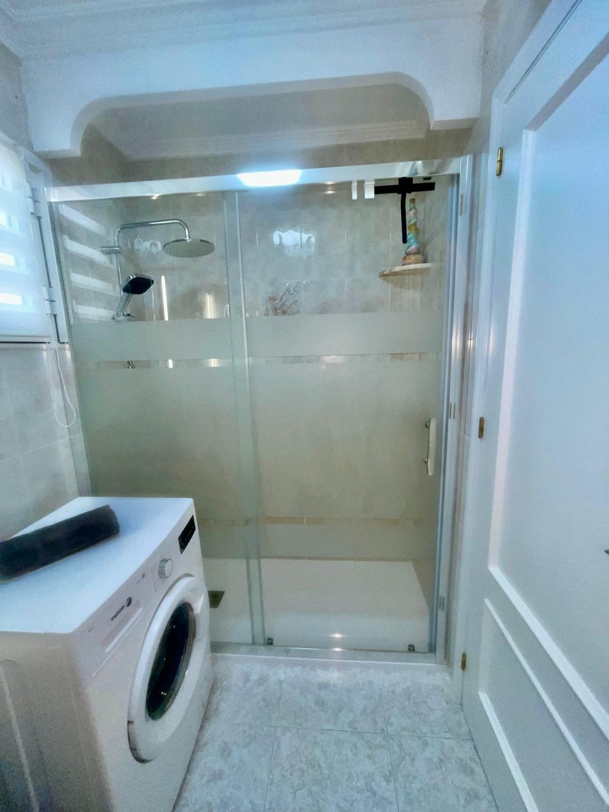 For sale - 2 Bedroom 1 Bathroom Apartment in Torrevieja - Estacion De Autobuses  - Alicante