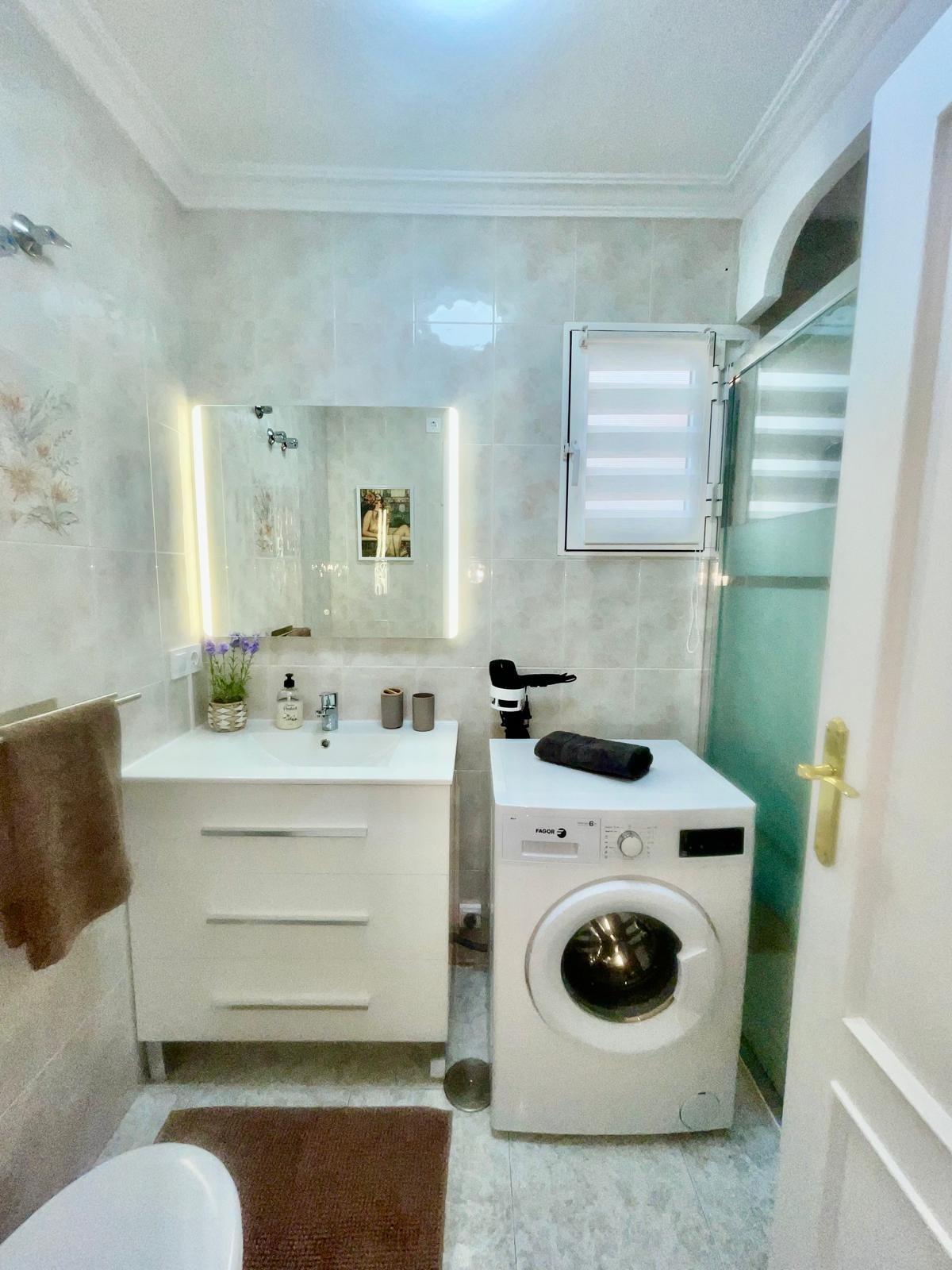 For sale - 2 Bedroom 1 Bathroom Apartment in Torrevieja - Estacion De Autobuses  - Alicante