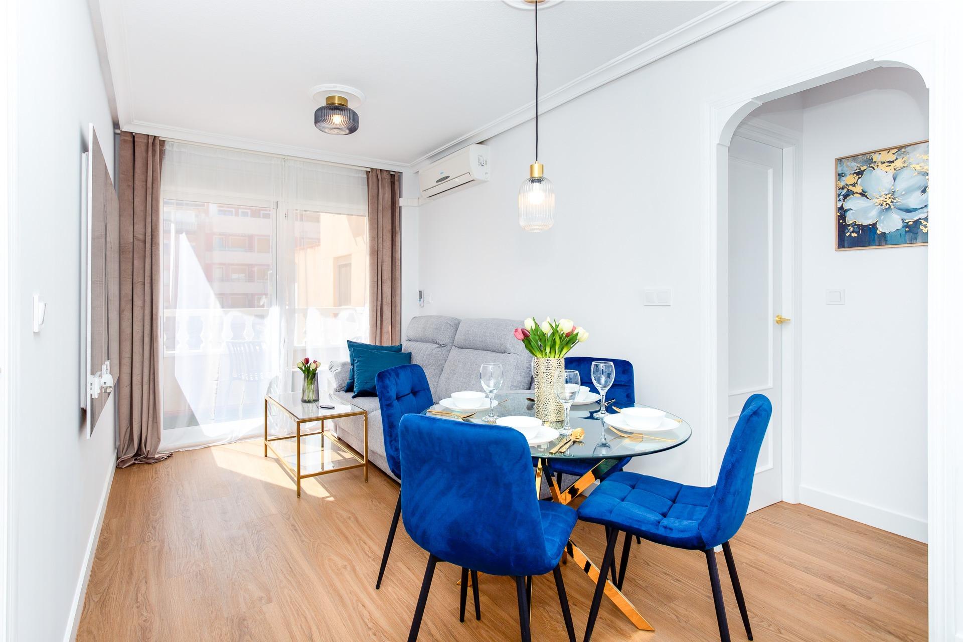 For sale - 2 Bedroom 1 Bathroom Apartment in Torrevieja - Centro  - Alicante