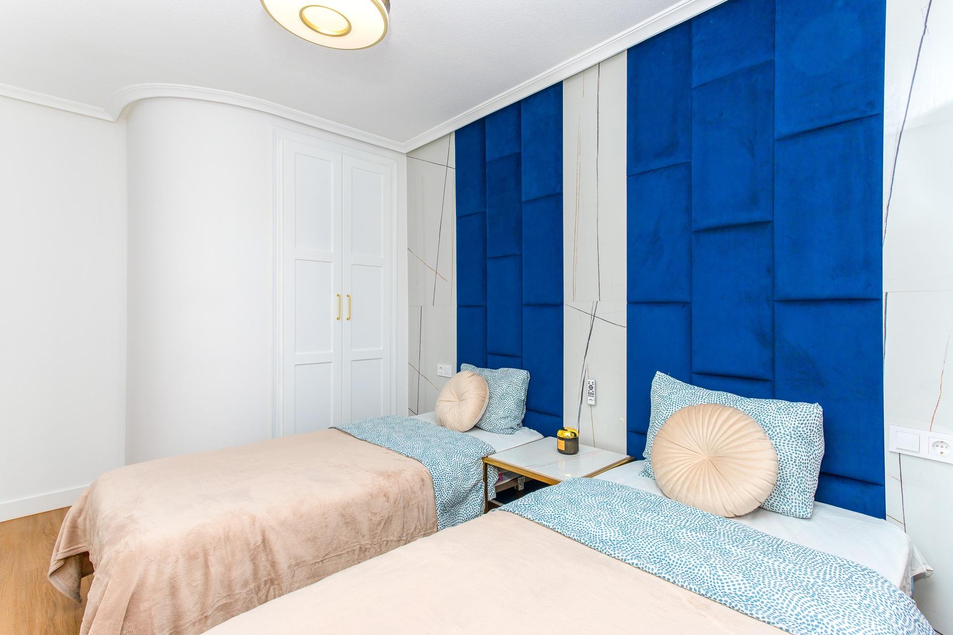 For sale - 2 Bedroom 1 Bathroom Apartment in Torrevieja - Centro  - Alicante