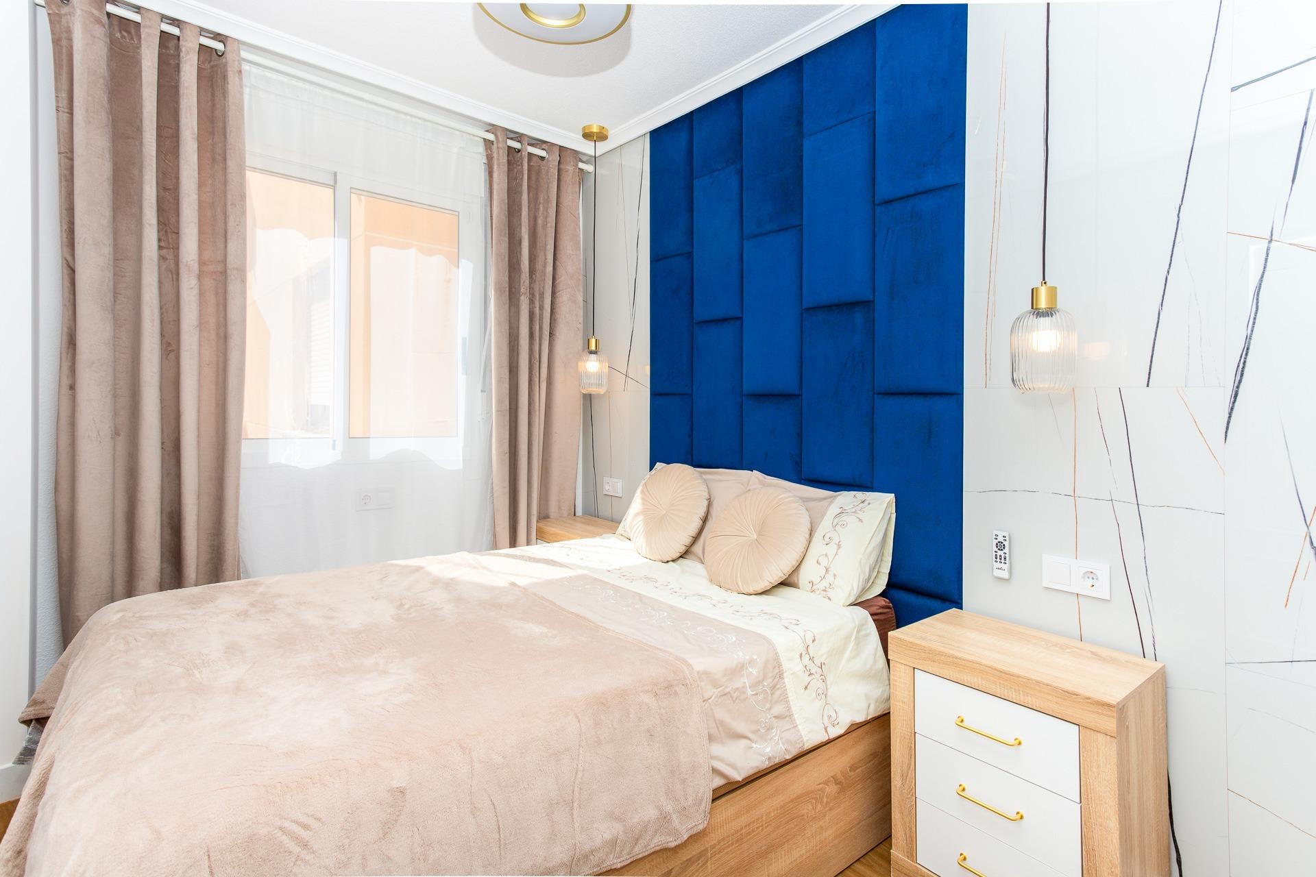 For sale - 2 Bedroom 1 Bathroom Apartment in Torrevieja - Centro  - Alicante