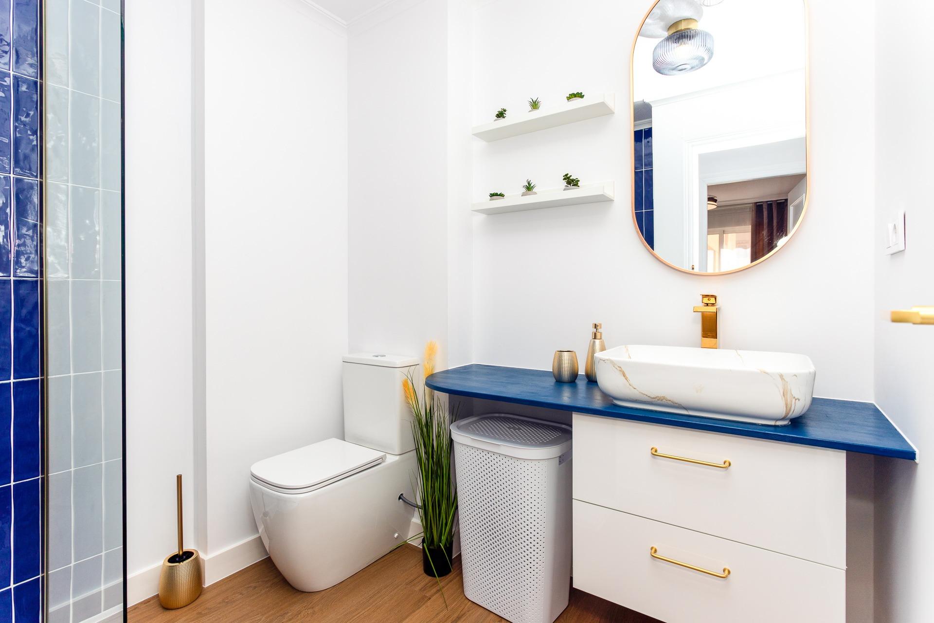 For sale - 2 Bedroom 1 Bathroom Apartment in Torrevieja - Centro  - Alicante