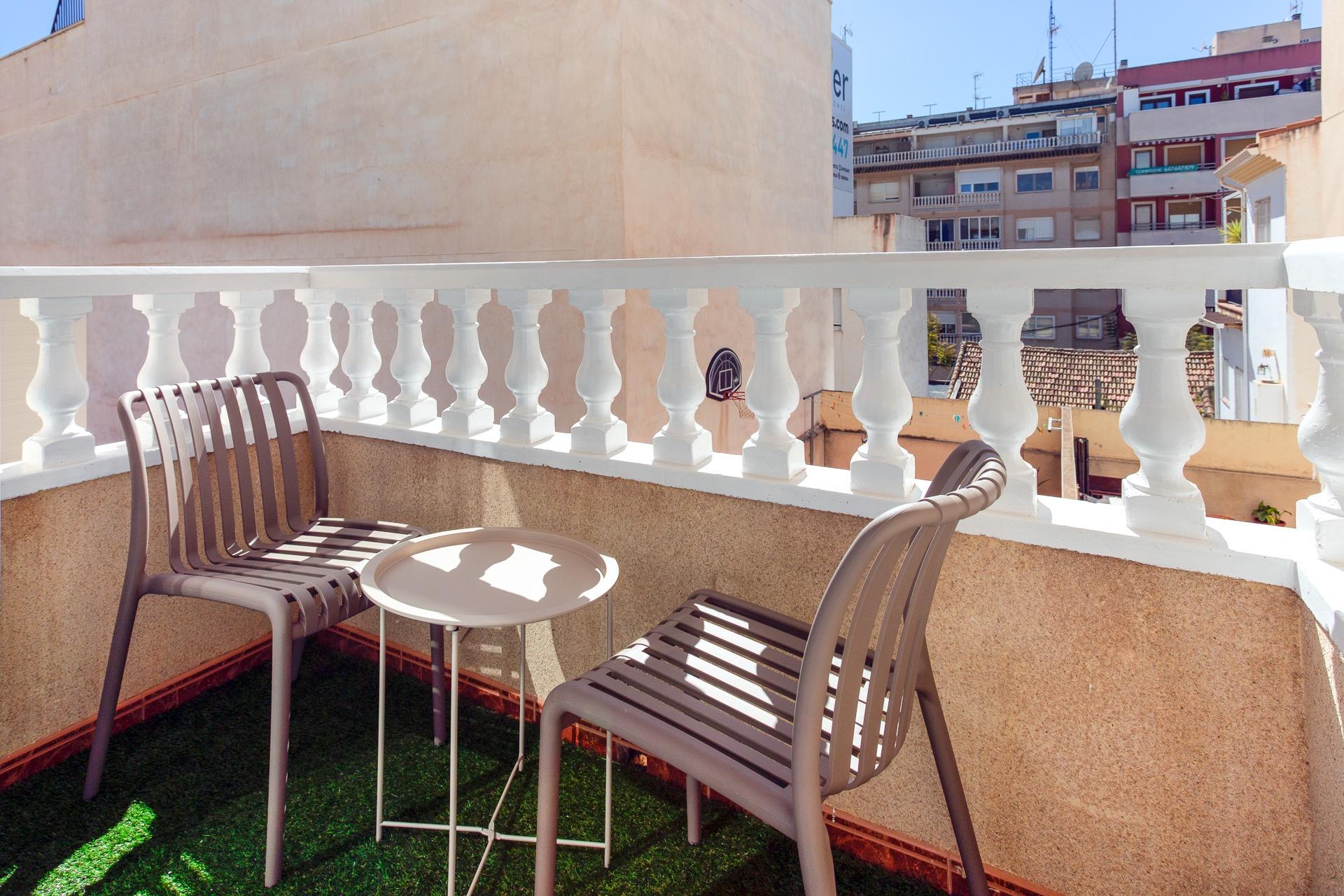 For sale - 2 Bedroom 1 Bathroom Apartment in Torrevieja - Centro  - Alicante