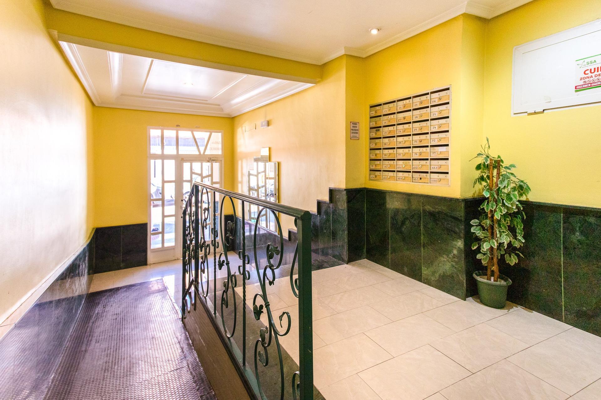 For sale - 2 Bedroom 1 Bathroom Apartment in Torrevieja - Centro  - Alicante