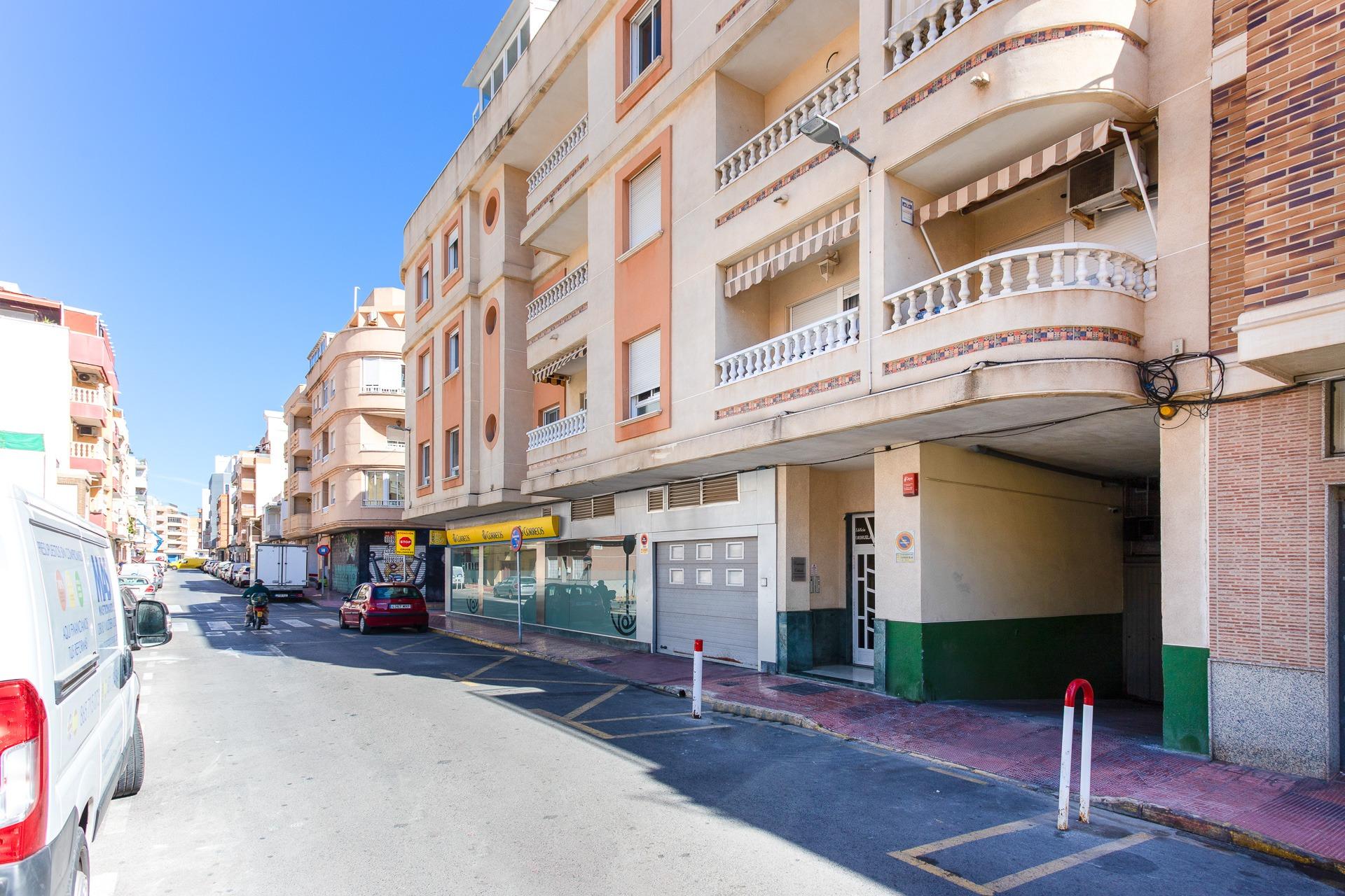 For sale - 2 Bedroom 1 Bathroom Apartment in Torrevieja - Centro  - Alicante