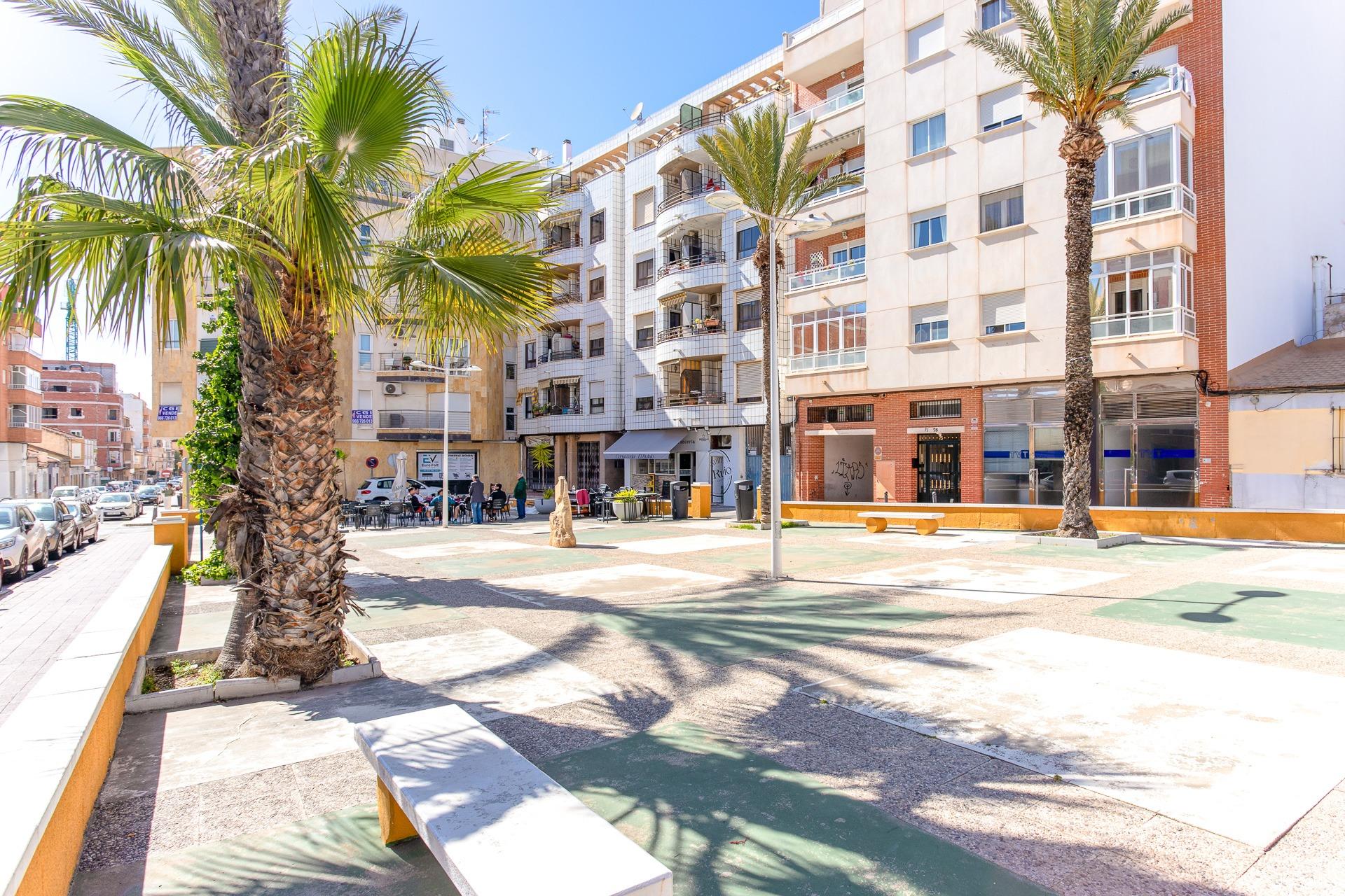 For sale - 2 Bedroom 1 Bathroom Apartment in Torrevieja - Centro  - Alicante