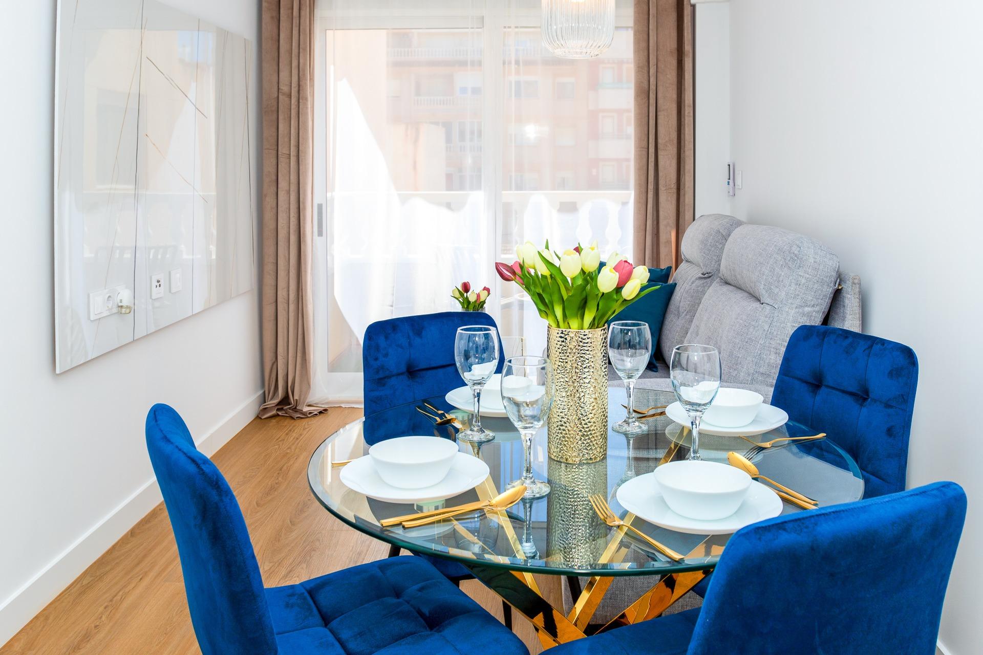 For sale - 2 Bedroom 1 Bathroom Apartment in Torrevieja - Centro  - Alicante