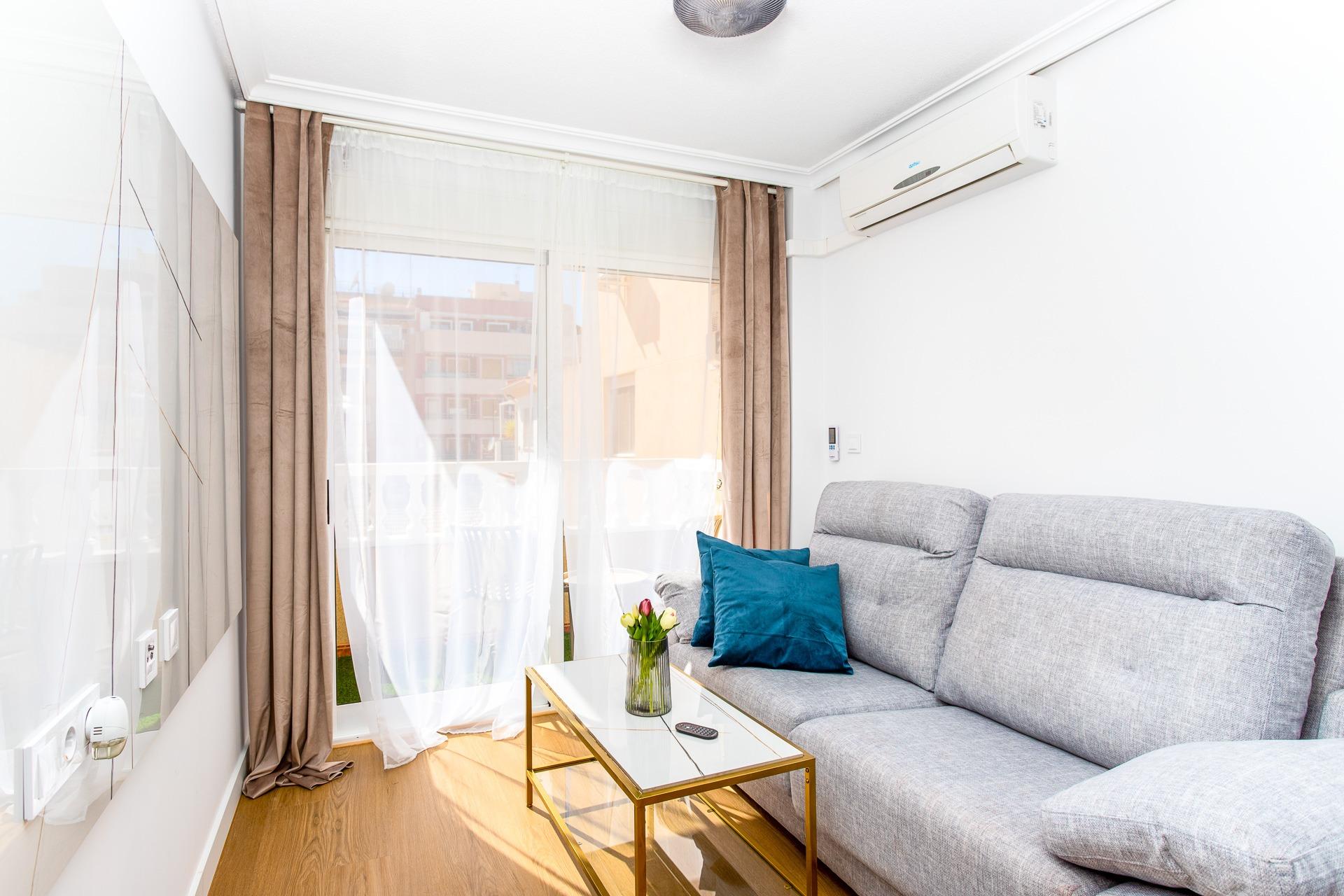 For sale - 2 Bedroom 1 Bathroom Apartment in Torrevieja - Centro  - Alicante