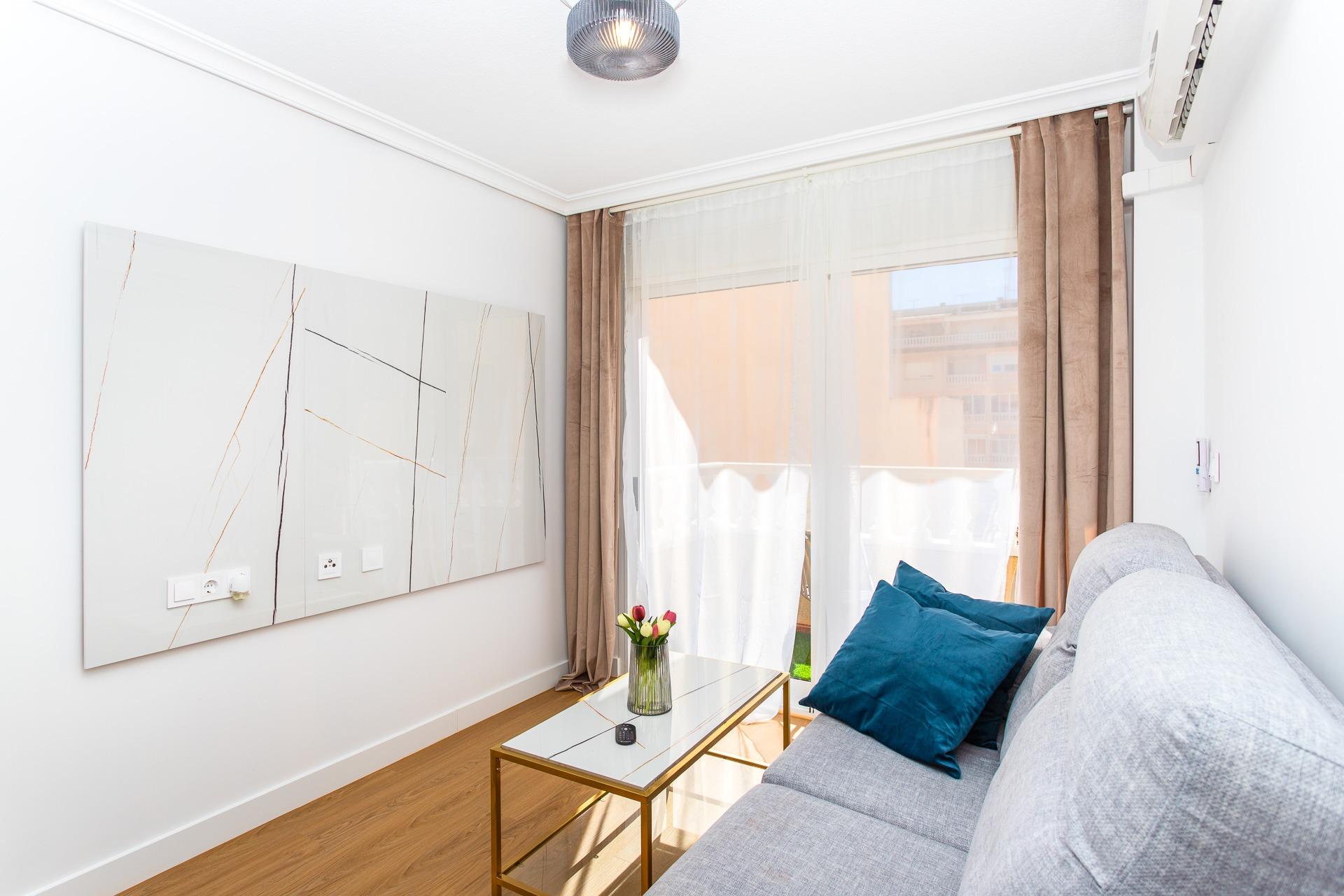 For sale - 2 Bedroom 1 Bathroom Apartment in Torrevieja - Centro  - Alicante