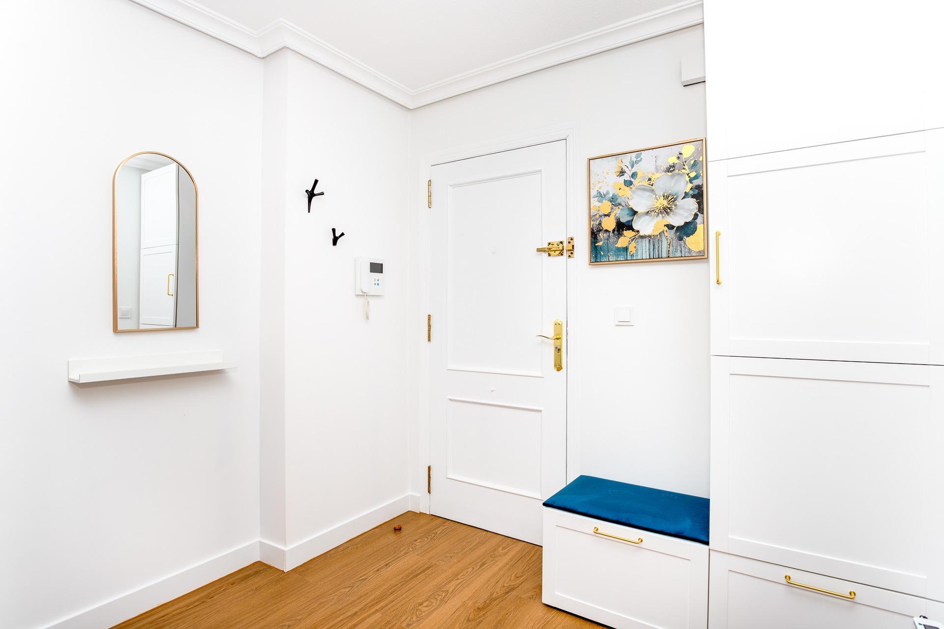 For sale - 2 Bedroom 1 Bathroom Apartment in Torrevieja - Centro  - Alicante