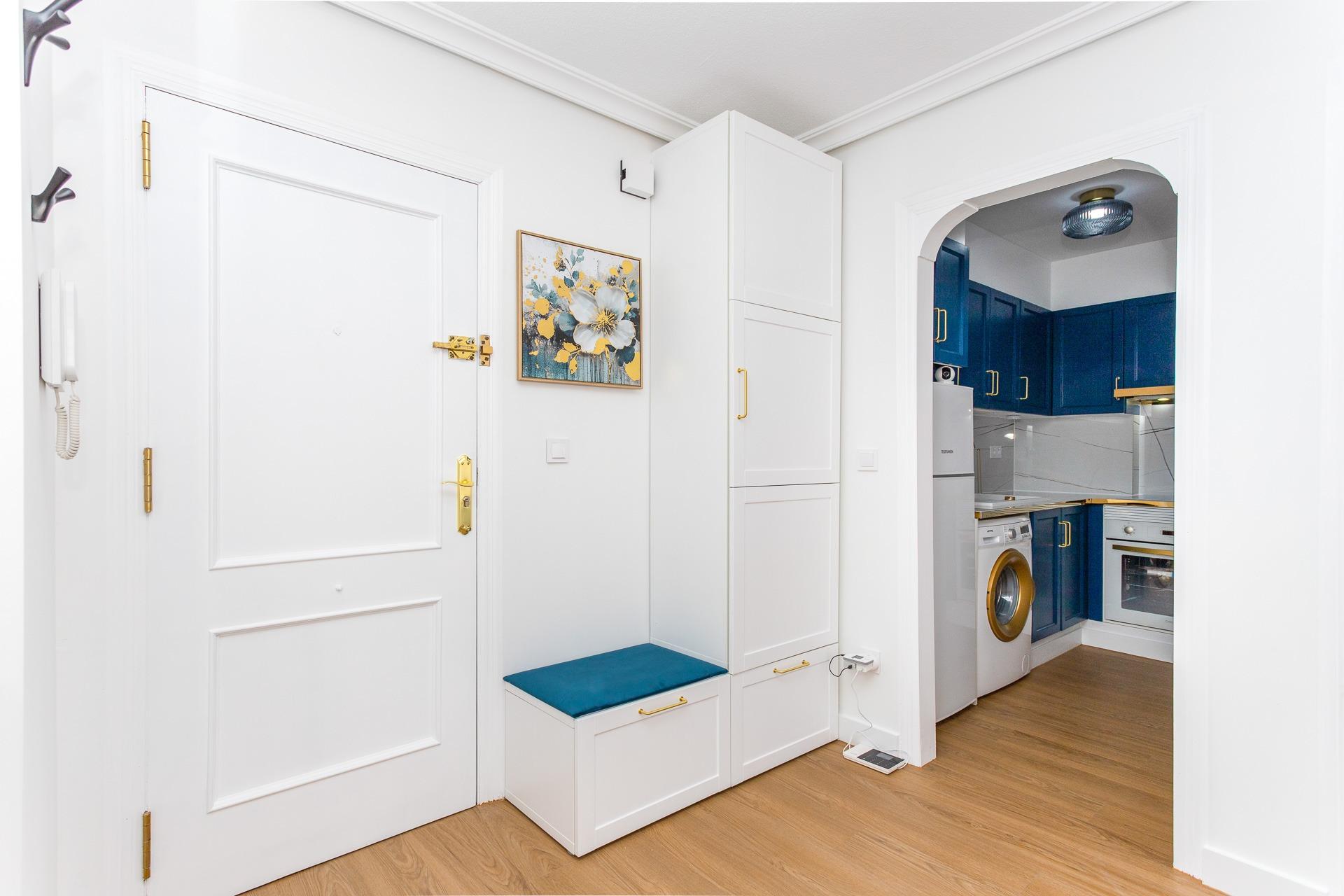 For sale - 2 Bedroom 1 Bathroom Apartment in Torrevieja - Centro  - Alicante