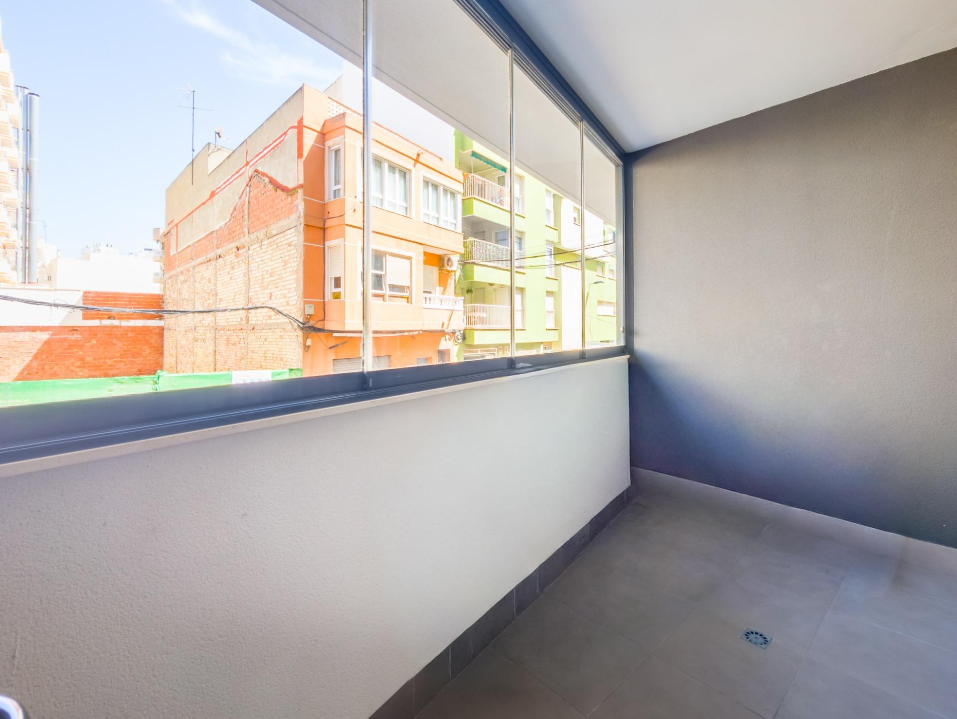 For sale - 2 Bedroom 2 Bathroom Apartment in Torrevieja - Estacion De Autobuses  - Alicante