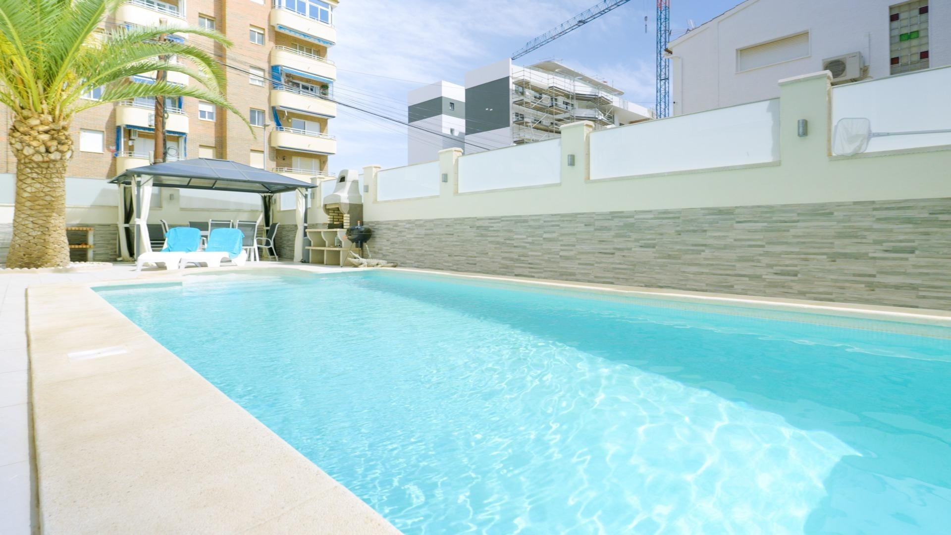For sale - 4 Bedroom 3 Bathroom Town House in Torrevieja - Punta Prima  - Alicante