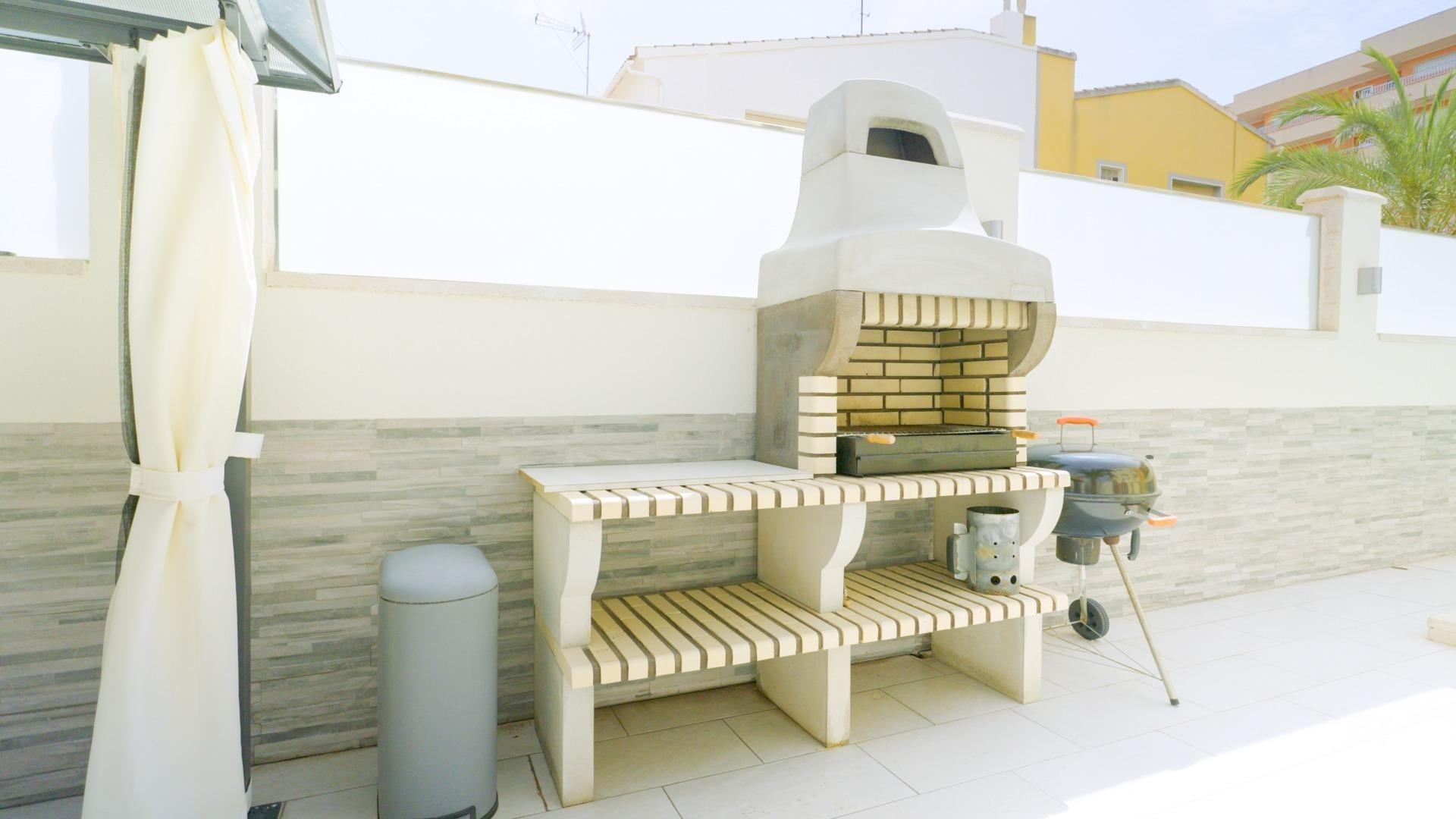 For sale - 4 Bedroom 3 Bathroom Town House in Torrevieja - Punta Prima  - Alicante