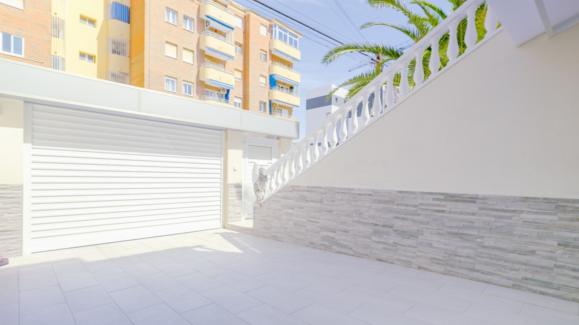 For sale - 4 Bedroom 3 Bathroom Town House in Torrevieja - Punta Prima  - Alicante