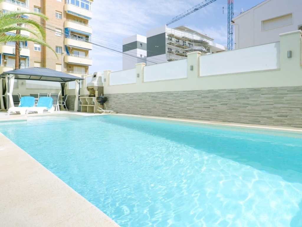 4 Bedroom 3 Bathroom Town House in Torrevieja
