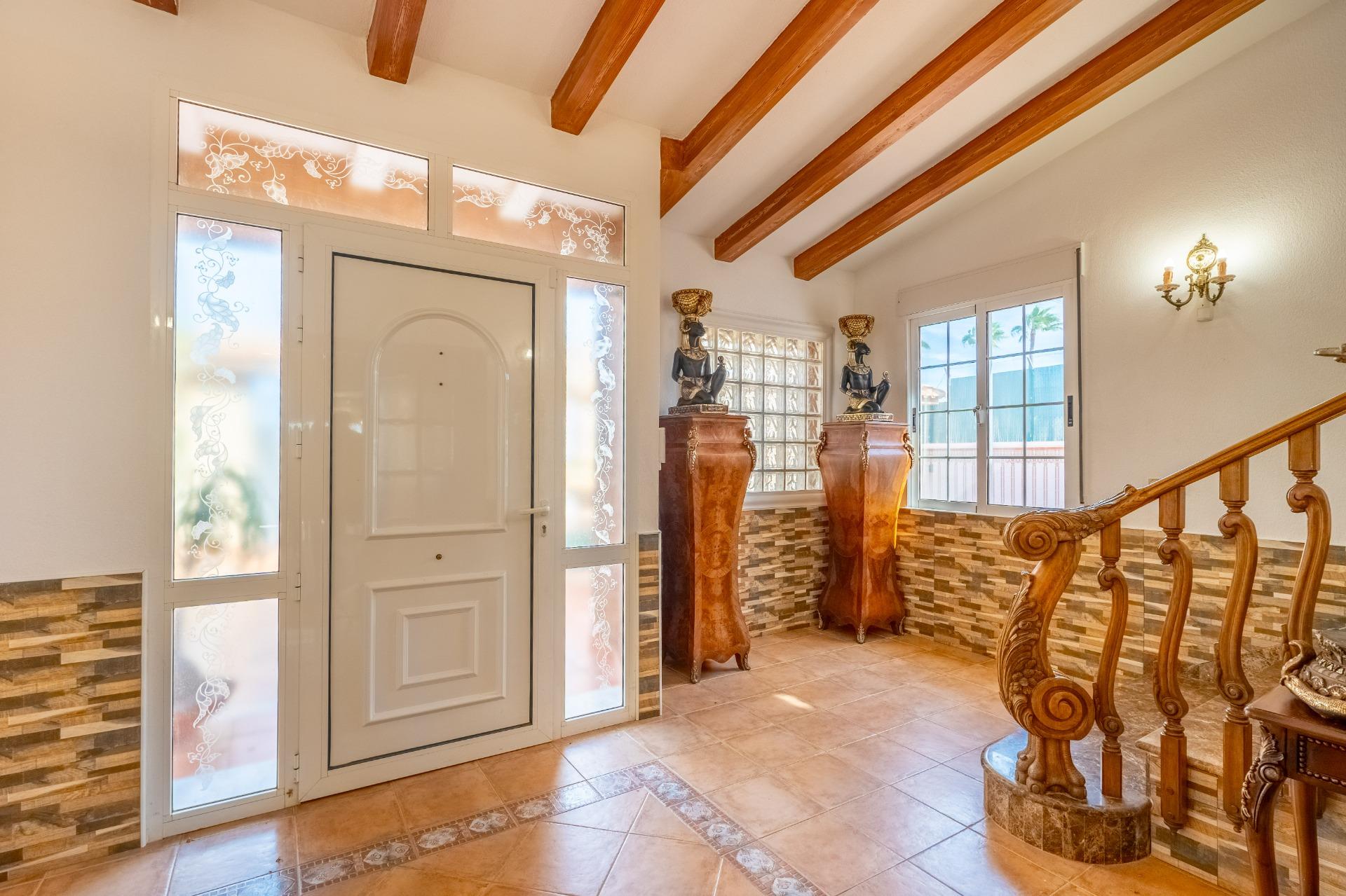 For sale - 6 Bedroom 3 Bathroom Villa in Torrevieja - El Chaparral  - Alicante