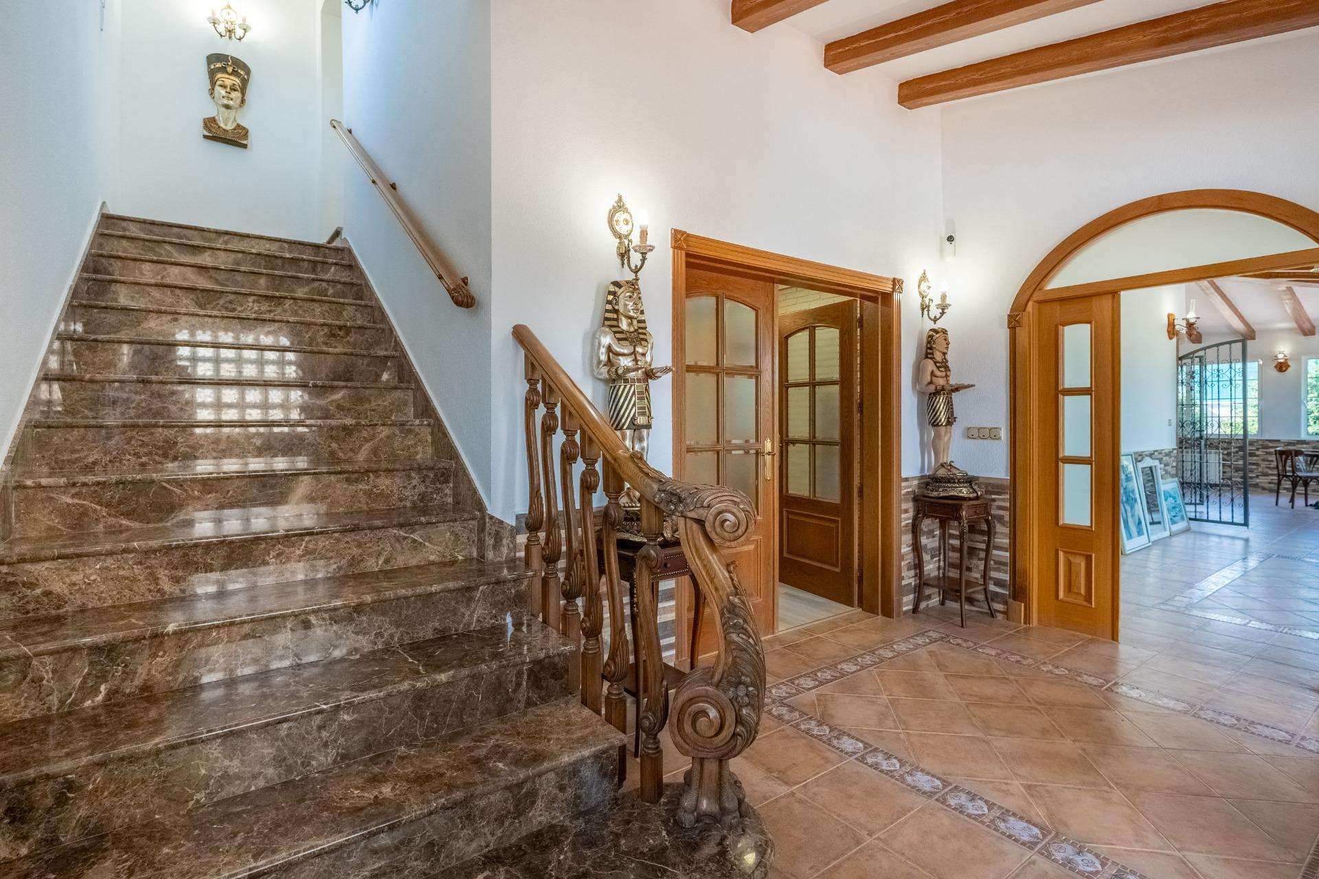 For sale - 6 Bedroom 3 Bathroom Villa in Torrevieja - El Chaparral  - Alicante
