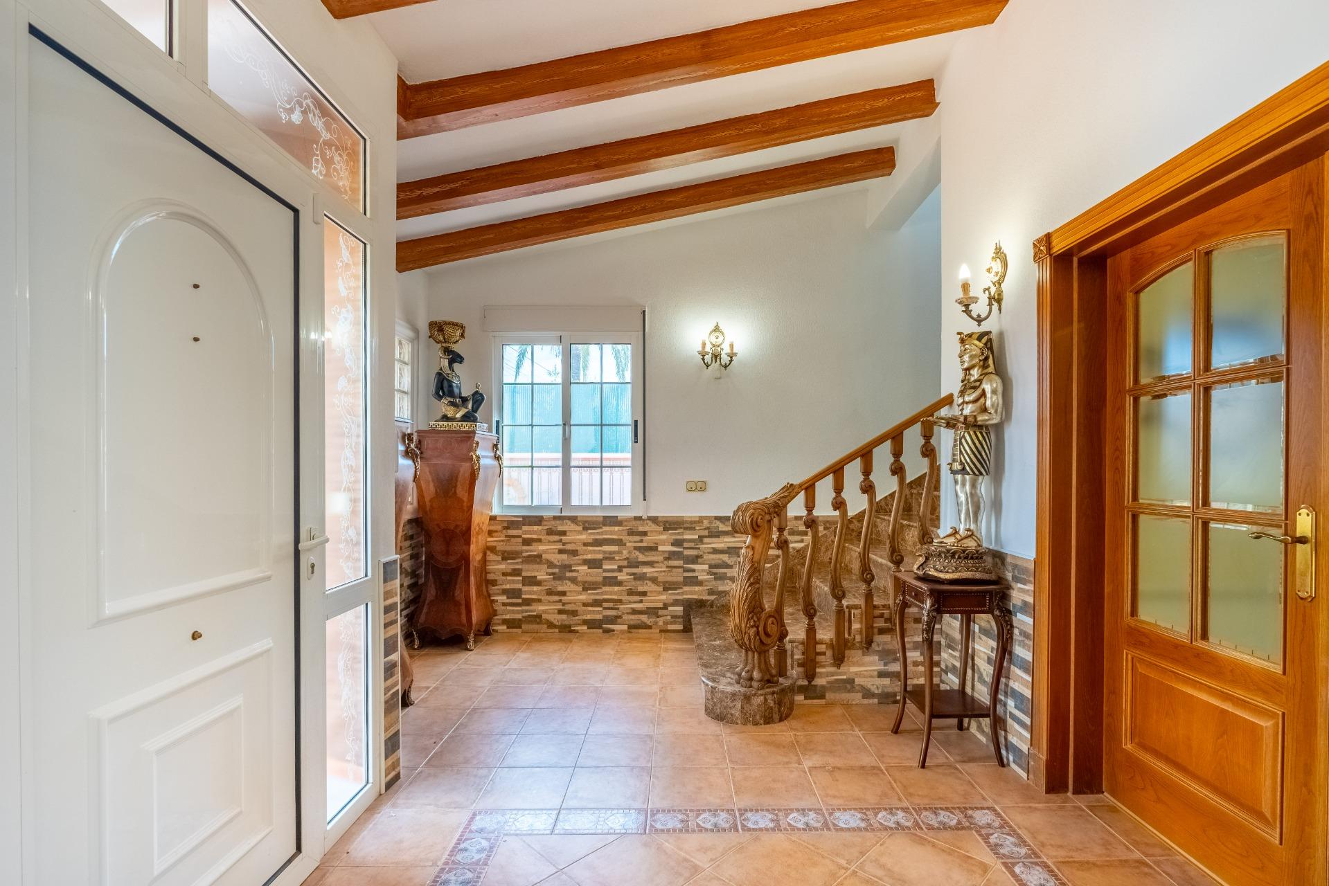 For sale - 6 Bedroom 3 Bathroom Villa in Torrevieja - El Chaparral  - Alicante