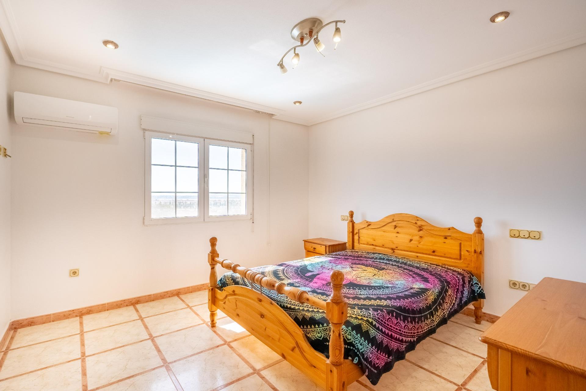 For sale - 6 Bedroom 3 Bathroom Villa in Torrevieja - El Chaparral  - Alicante