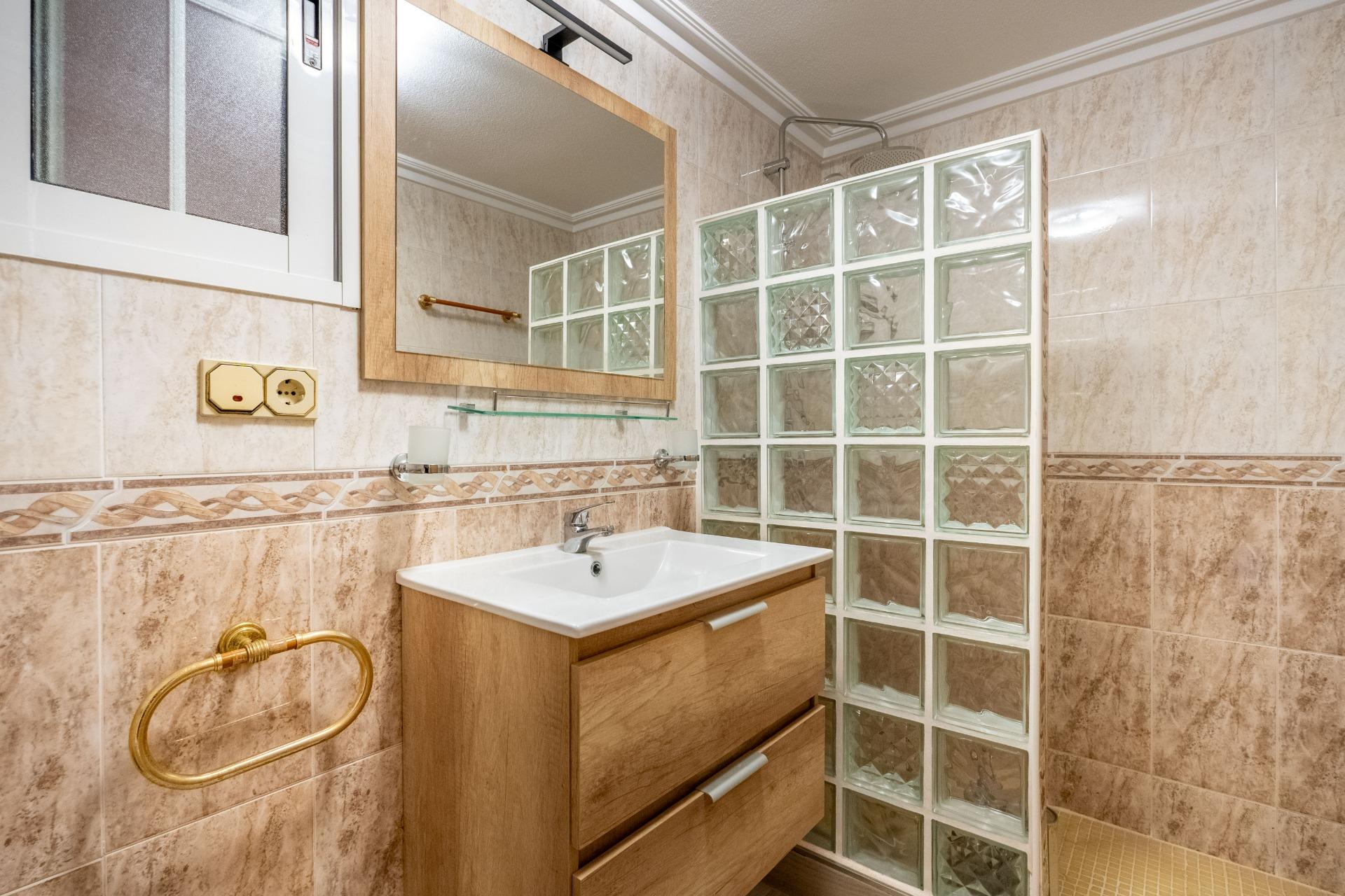 For sale - 6 Bedroom 3 Bathroom Villa in Torrevieja - El Chaparral  - Alicante