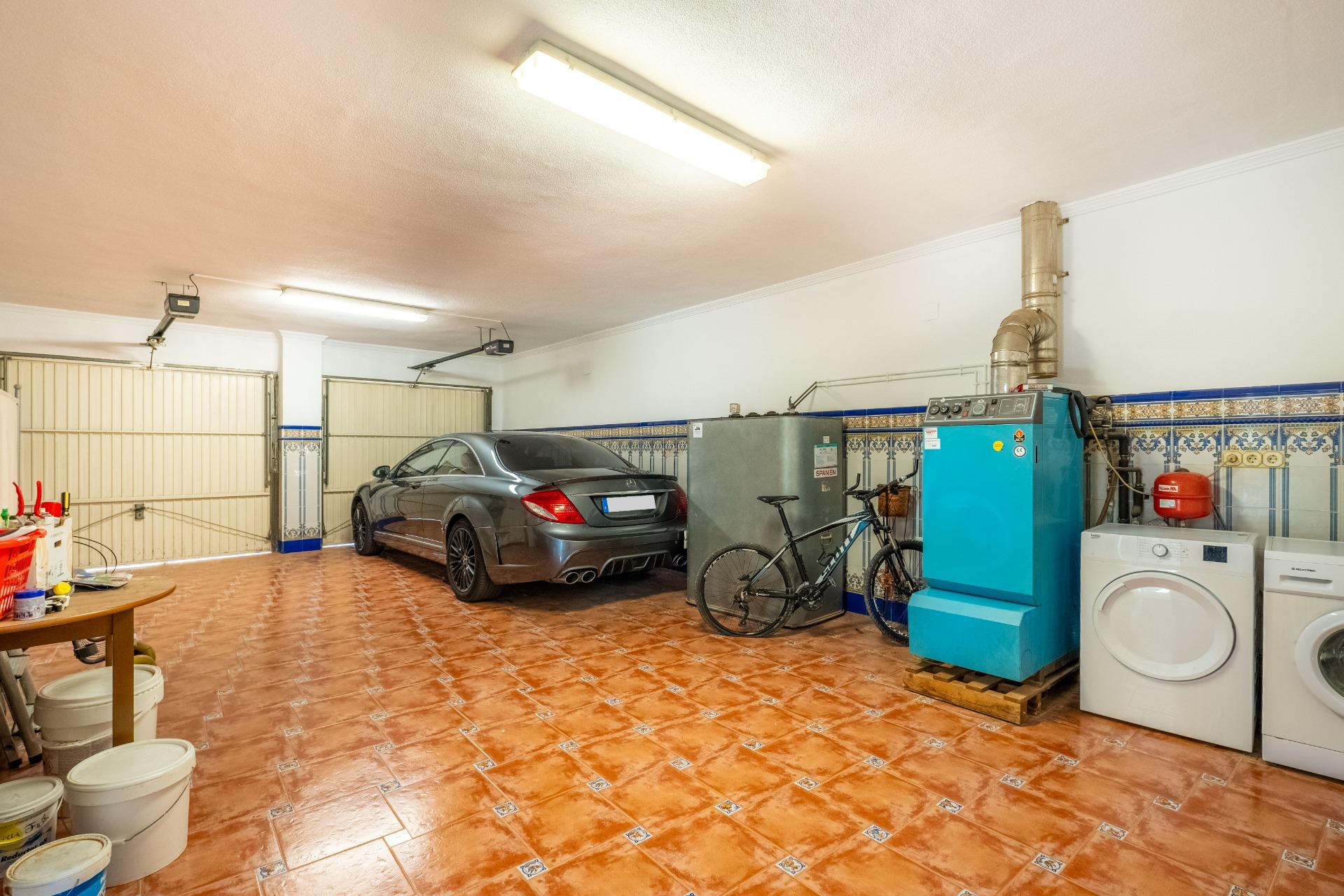 For sale - 6 Bedroom 3 Bathroom Villa in Torrevieja - El Chaparral  - Alicante