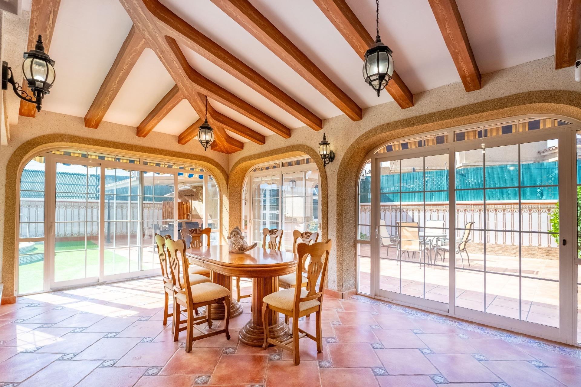 For sale - 6 Bedroom 3 Bathroom Villa in Torrevieja - El Chaparral  - Alicante