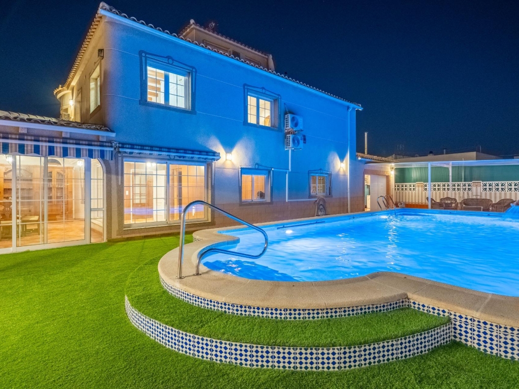 6 Bedroom 3 Bathroom Villa in Torrevieja
