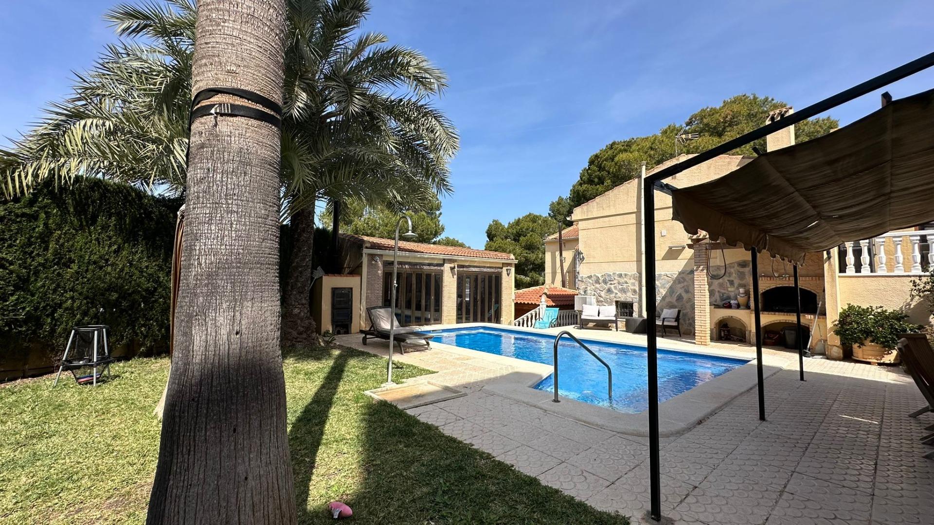 For sale - 4 Bedroom 2 Bathroom Villa in Torrevieja - Los Balcones - Los Altos Del Edén  - Alicante