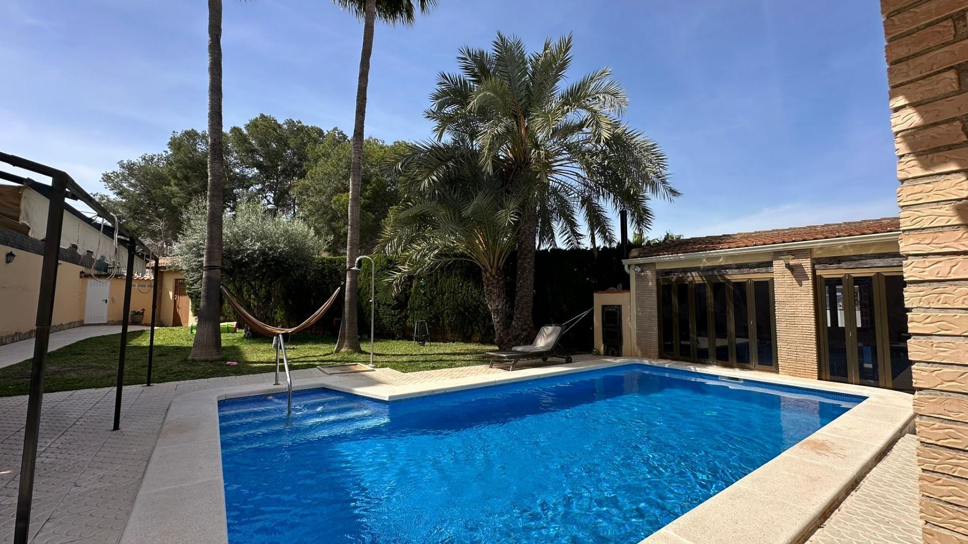 For sale - 4 Bedroom 2 Bathroom Villa in Torrevieja - Los Balcones - Los Altos Del Edén  - Alicante
