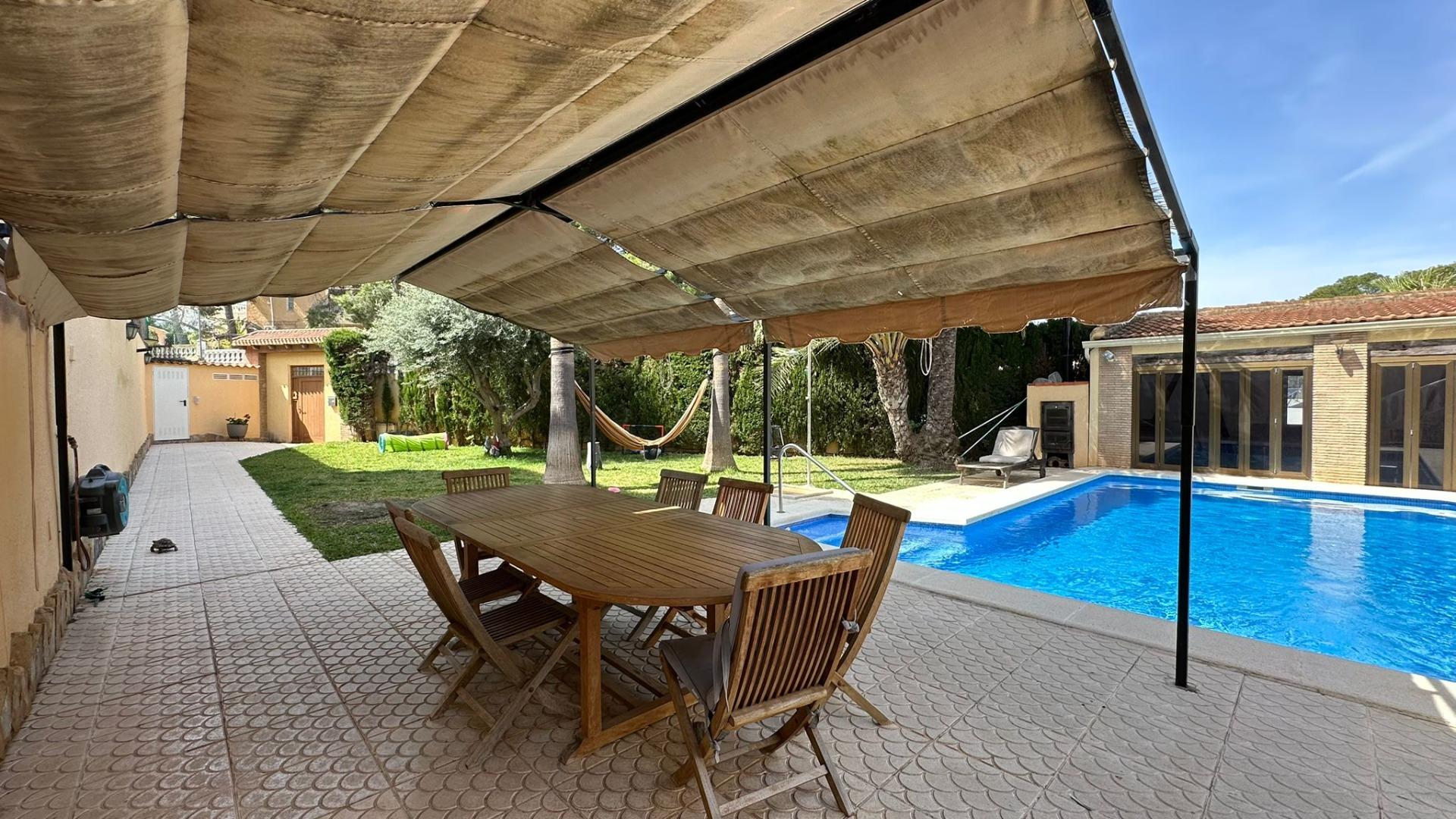 For sale - 4 Bedroom 2 Bathroom Villa in Torrevieja - Los Balcones - Los Altos Del Edén  - Alicante