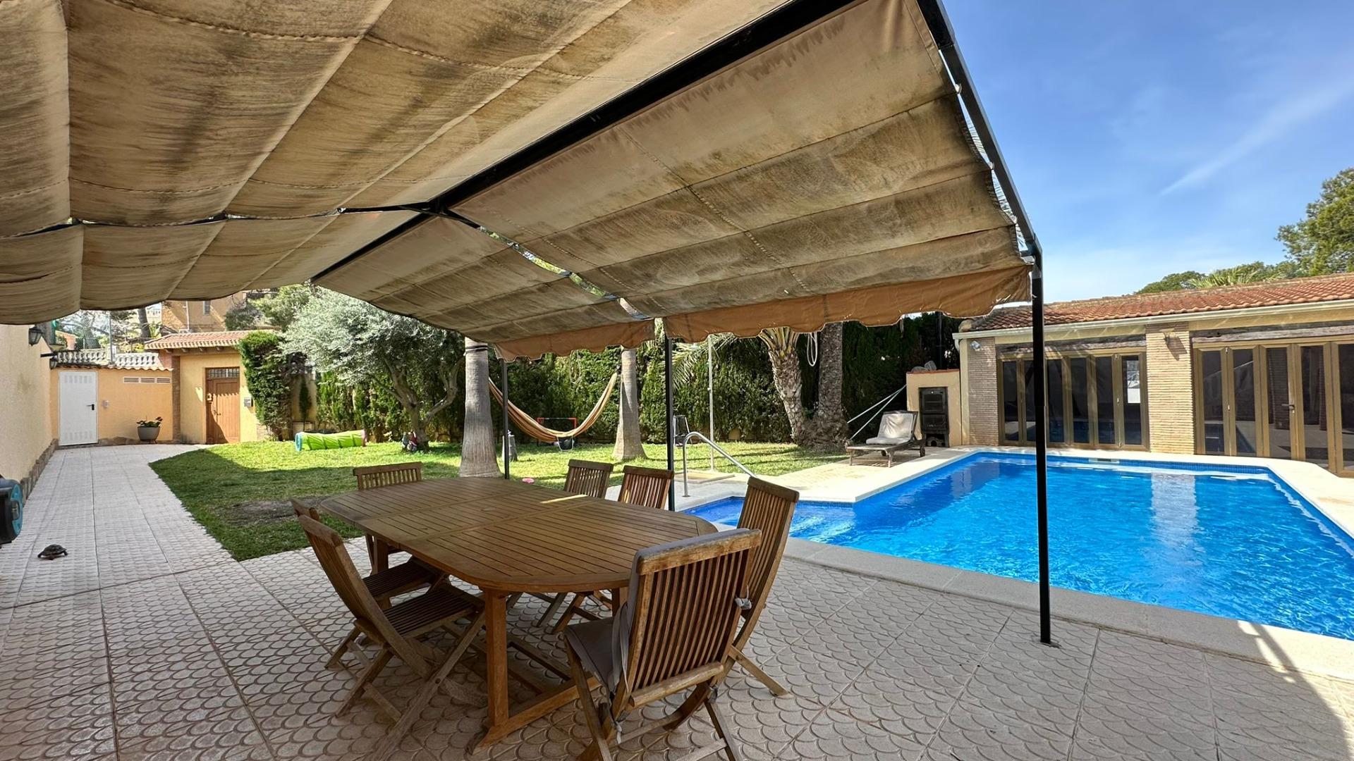 For sale - 4 Bedroom 2 Bathroom Villa in Torrevieja - Los Balcones - Los Altos Del Edén  - Alicante