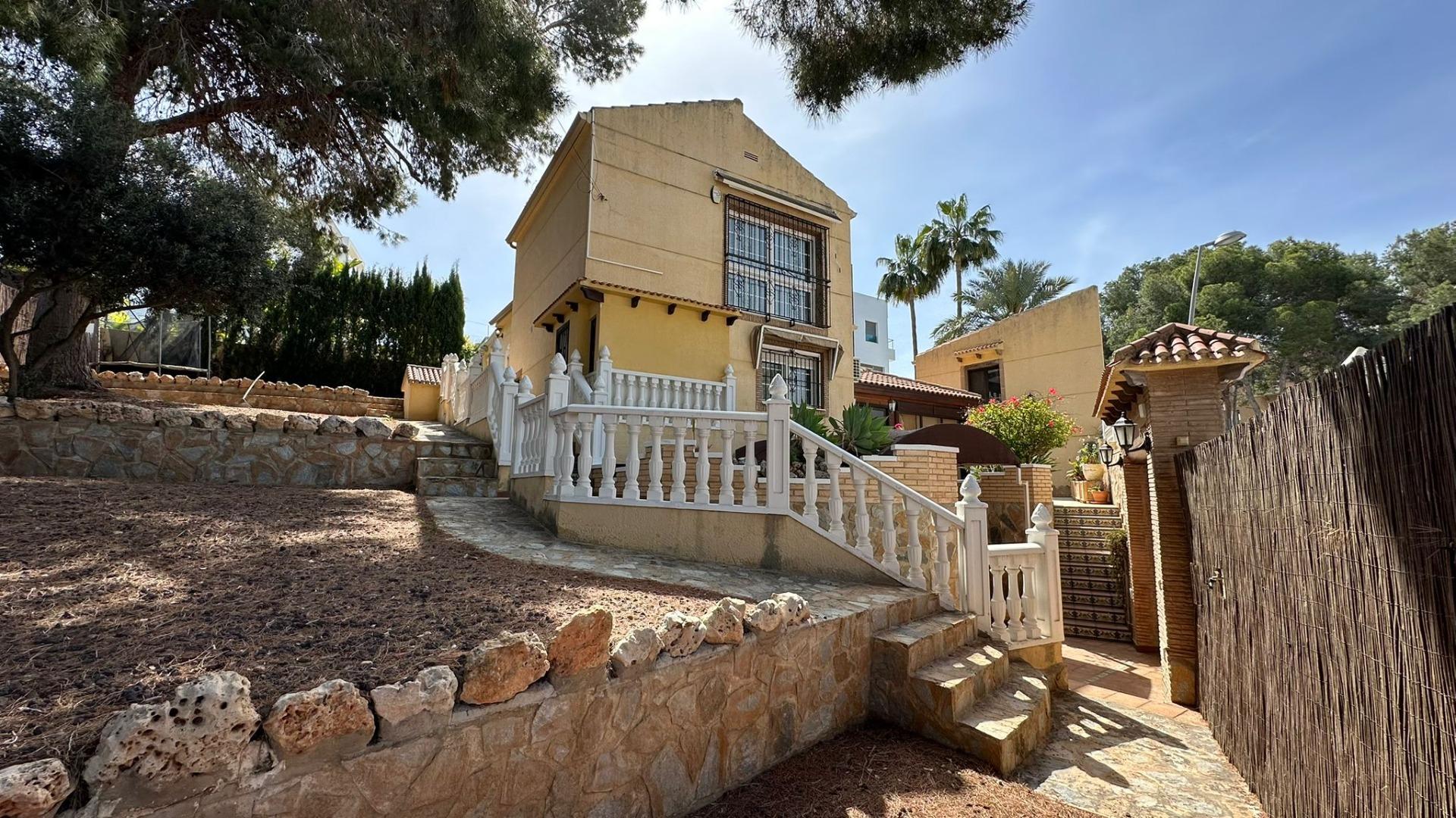 For sale - 4 Bedroom 2 Bathroom Villa in Torrevieja - Los Balcones - Los Altos Del Edén  - Alicante