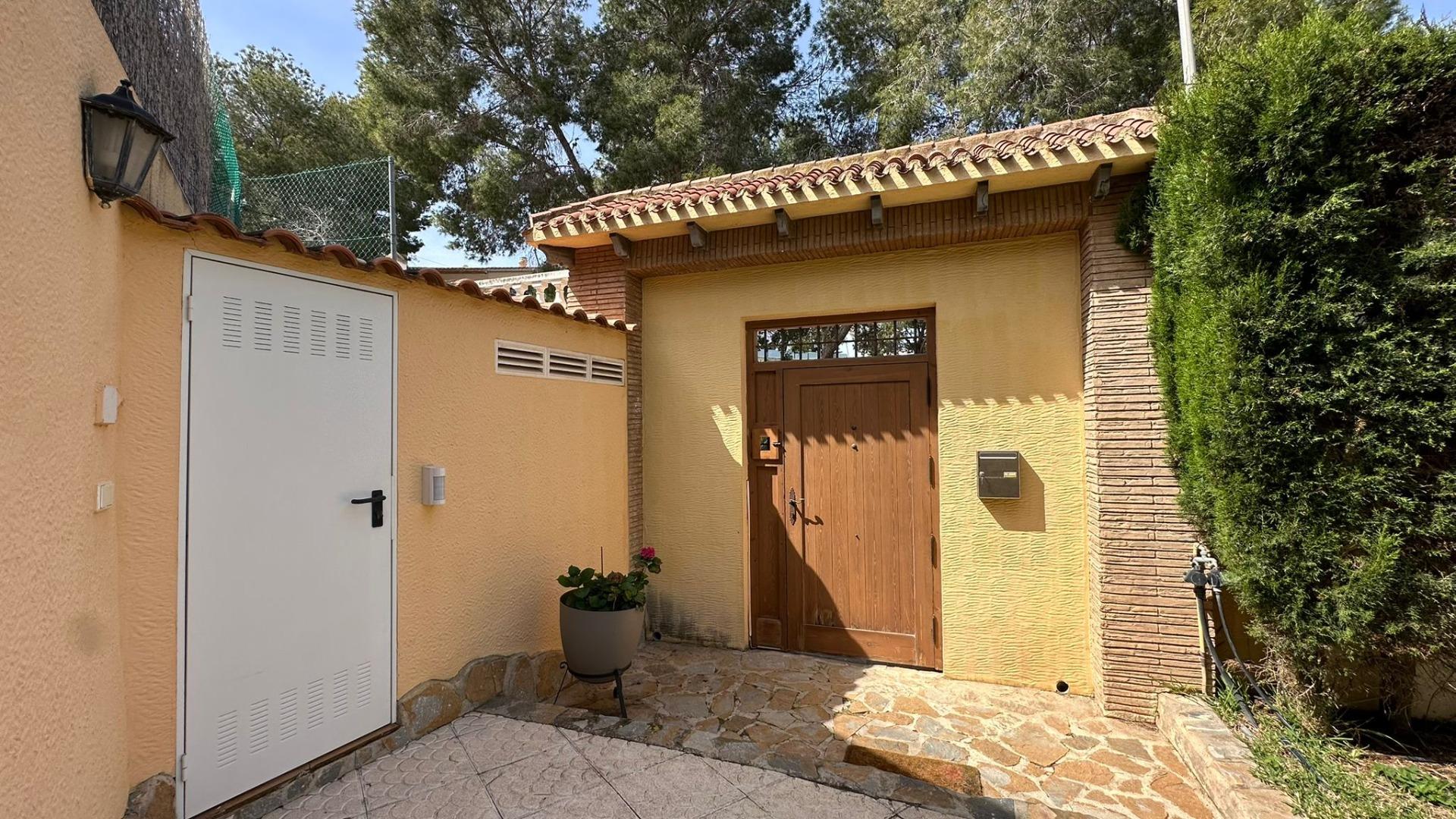 For sale - 4 Bedroom 2 Bathroom Villa in Torrevieja - Los Balcones - Los Altos Del Edén  - Alicante