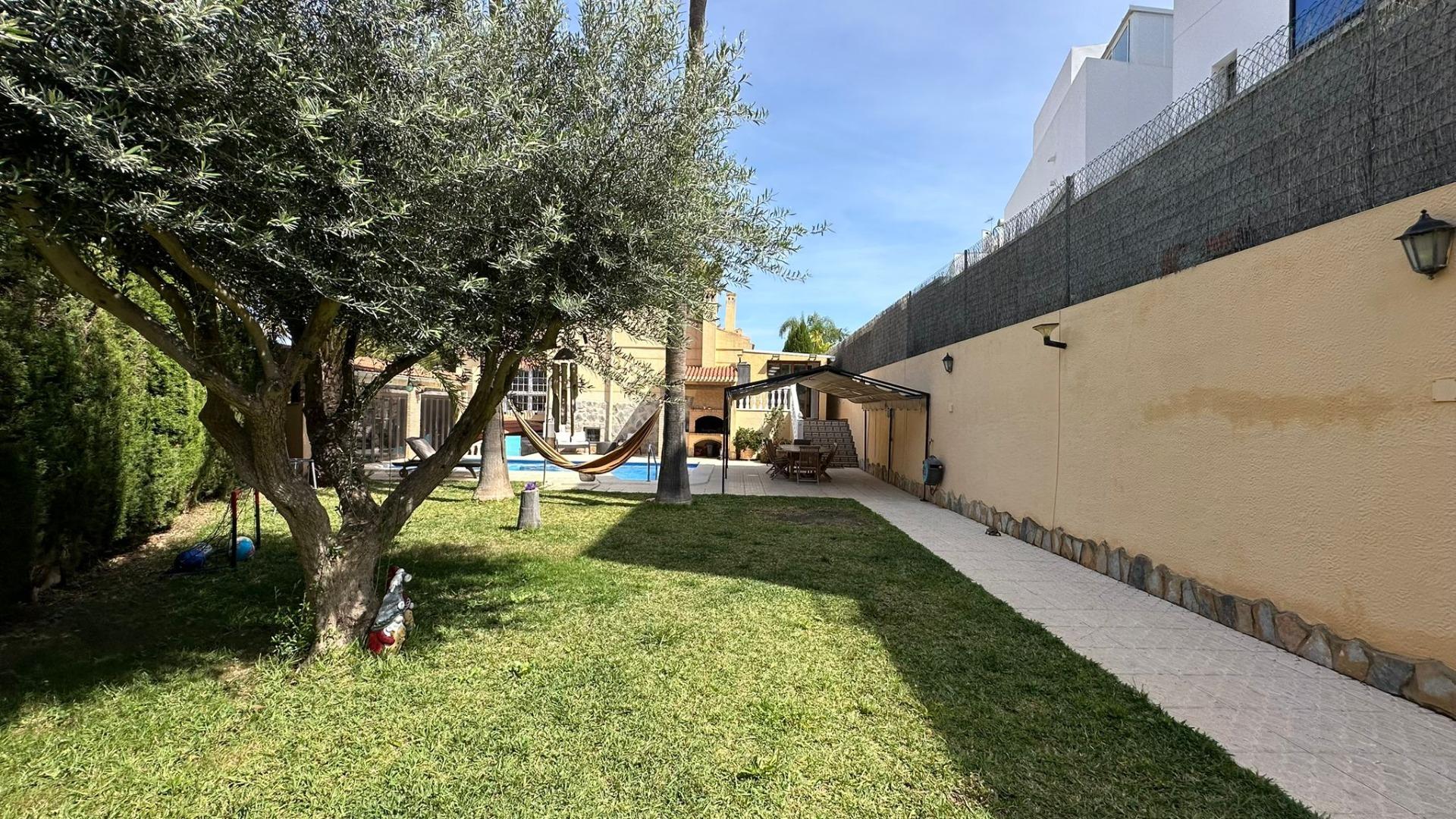 For sale - 4 Bedroom 2 Bathroom Villa in Torrevieja - Los Balcones - Los Altos Del Edén  - Alicante