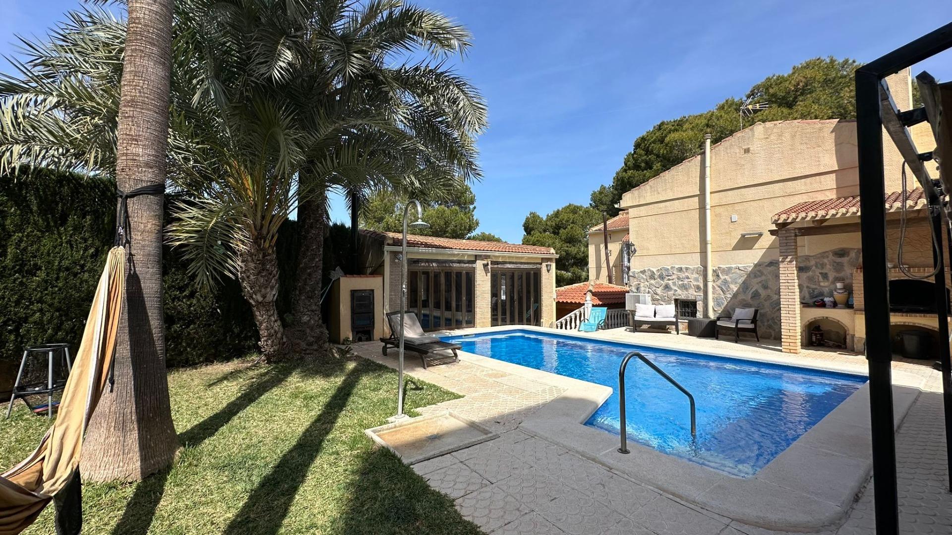 For sale - 4 Bedroom 2 Bathroom Villa in Torrevieja - Los Balcones - Los Altos Del Edén  - Alicante