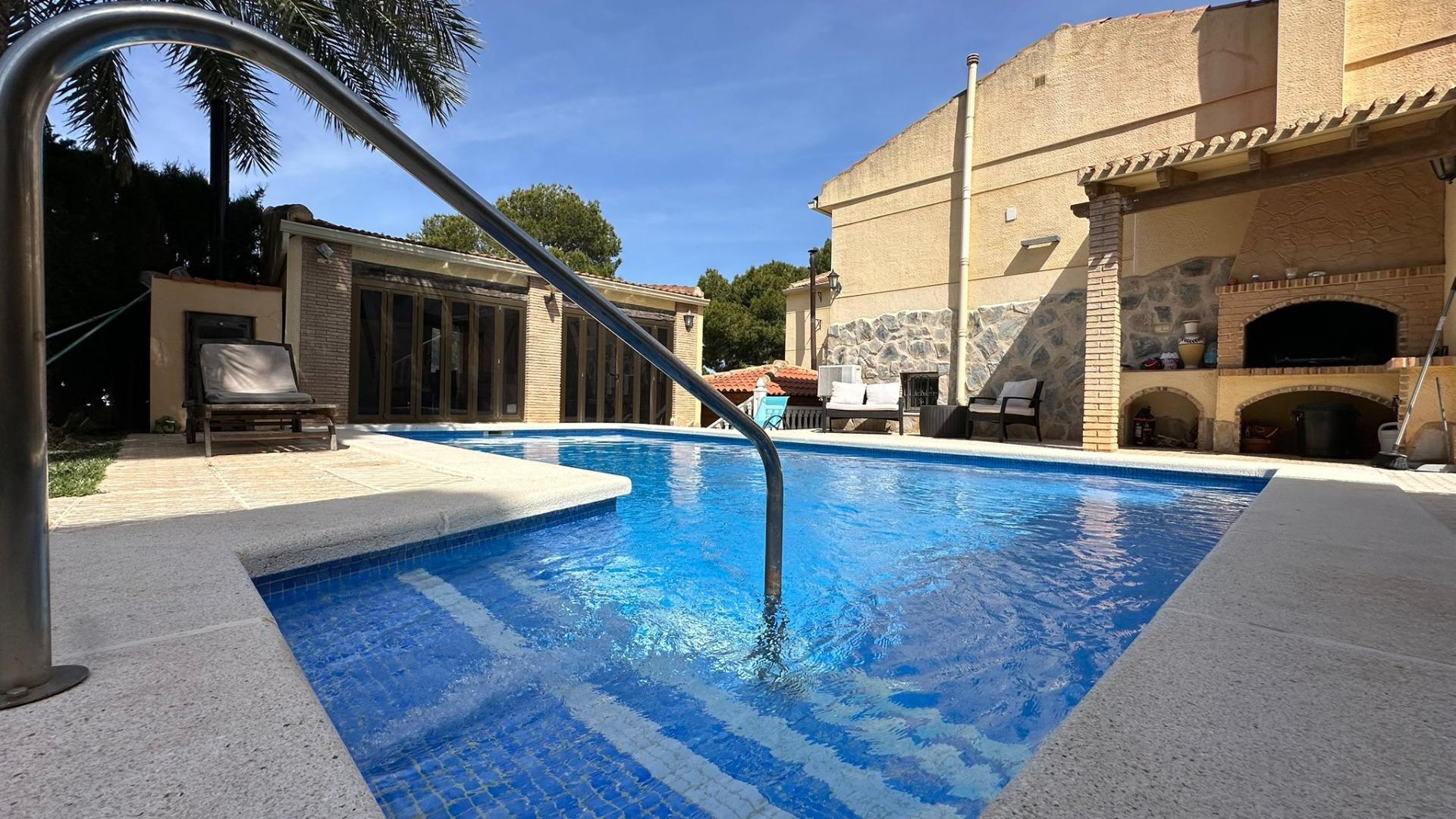 For sale - 4 Bedroom 2 Bathroom Villa in Torrevieja - Los Balcones - Los Altos Del Edén  - Alicante