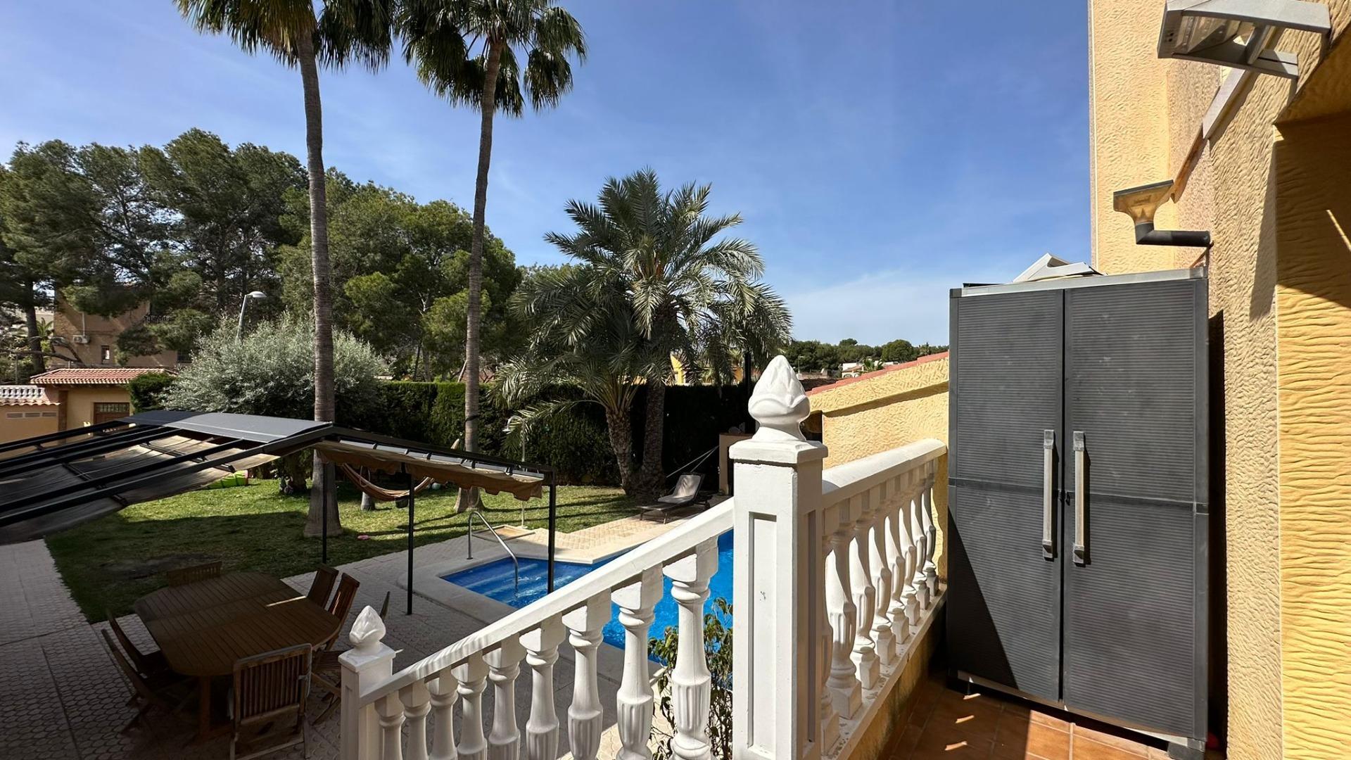 For sale - 4 Bedroom 2 Bathroom Villa in Torrevieja - Los Balcones - Los Altos Del Edén  - Alicante