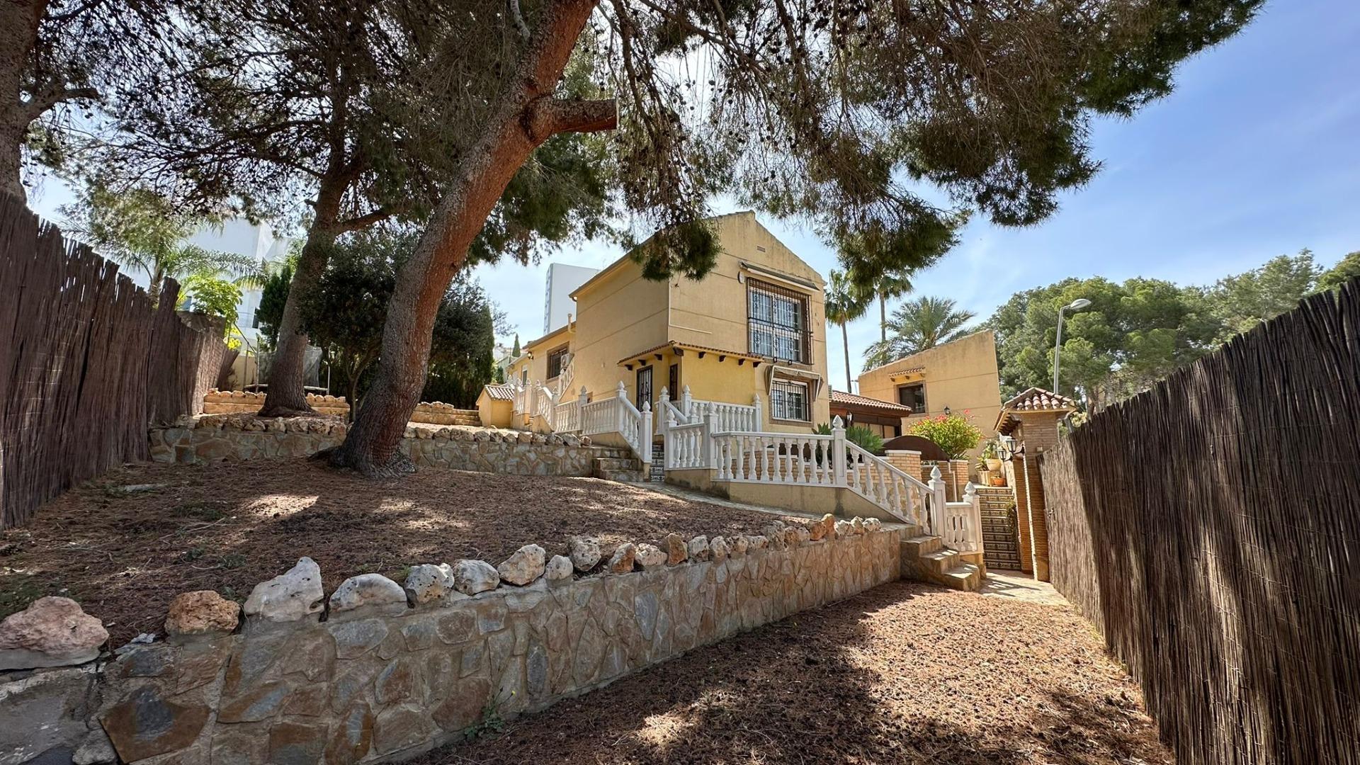 For sale - 4 Bedroom 2 Bathroom Villa in Torrevieja - Los Balcones - Los Altos Del Edén  - Alicante