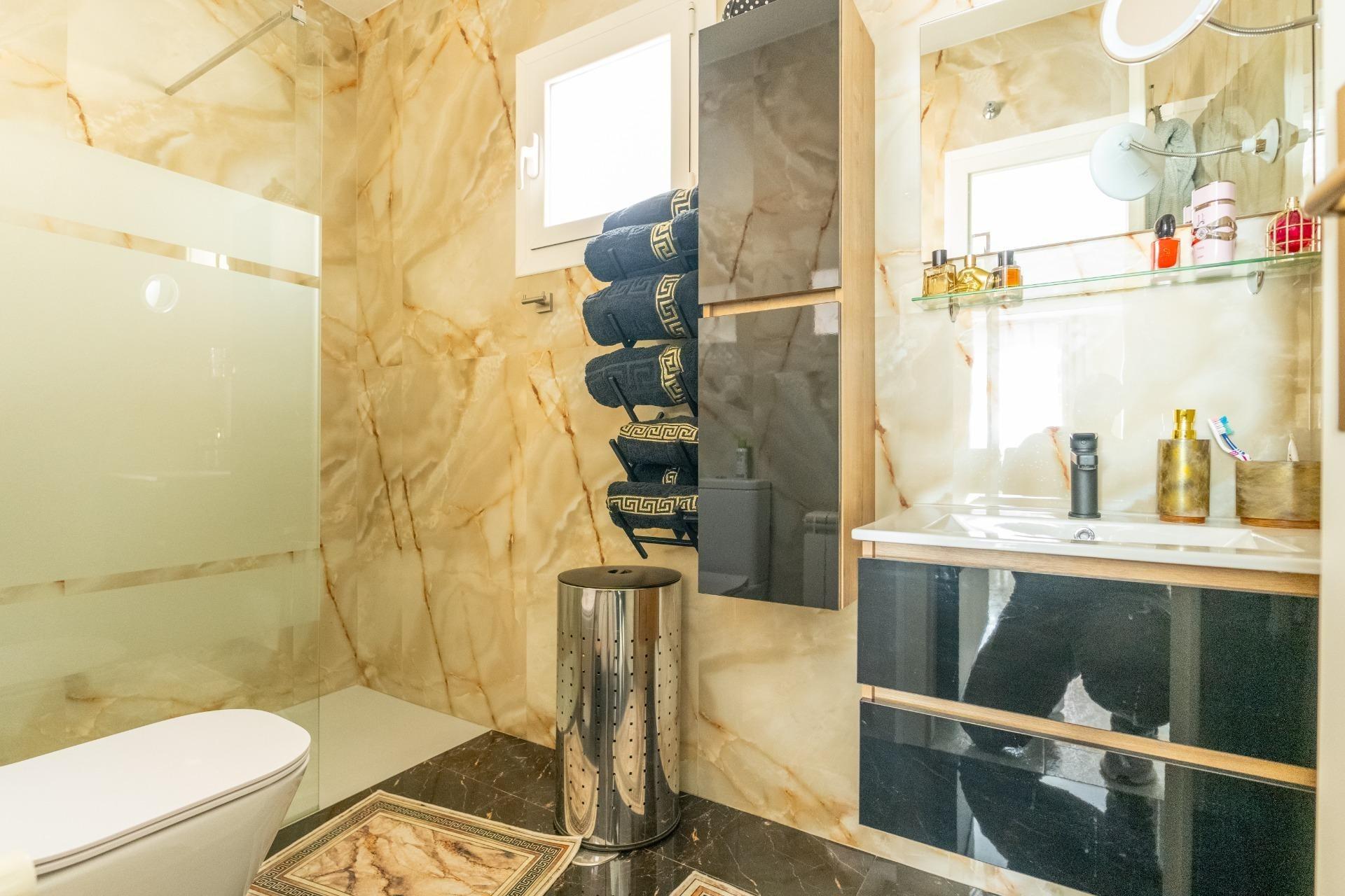 For sale - 3 Bedroom 2 Bathroom Villa in Torrevieja - Los Balcones - Los Altos Del Edén  - Alicante