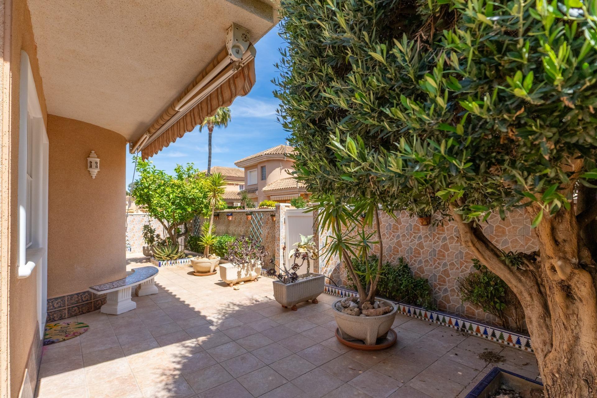 For sale - 3 Bedroom 2 Bathroom Villa in Torrevieja - Los Balcones - Los Altos Del Edén  - Alicante