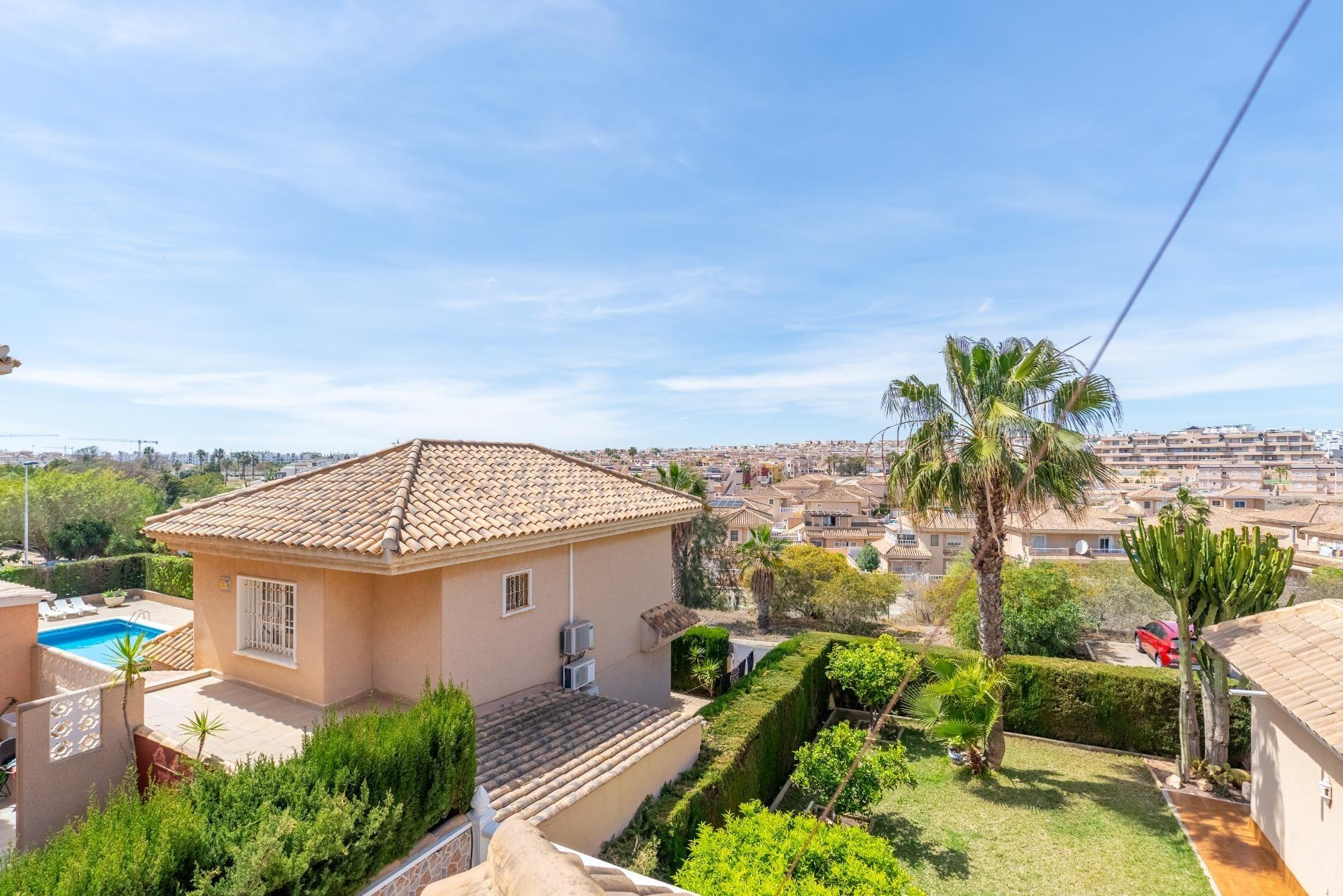 For sale - 3 Bedroom 2 Bathroom Villa in Torrevieja - Los Balcones - Los Altos Del Edén  - Alicante