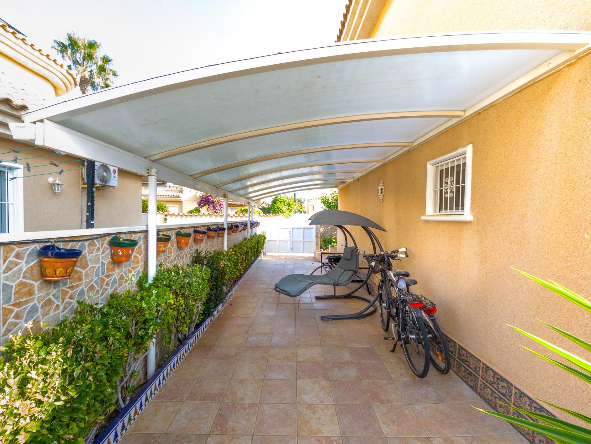 For sale - 3 Bedroom 2 Bathroom Villa in Torrevieja - Los Balcones - Los Altos Del Edén  - Alicante