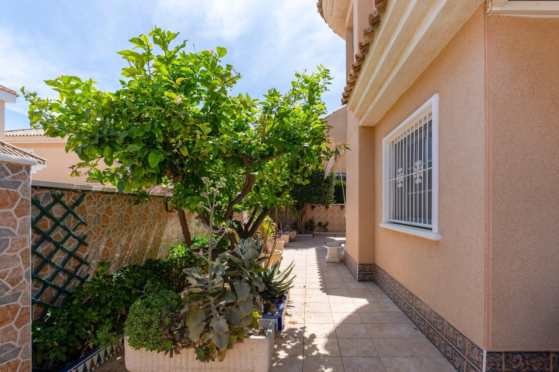 For sale - 3 Bedroom 2 Bathroom Villa in Torrevieja - Los Balcones - Los Altos Del Edén  - Alicante