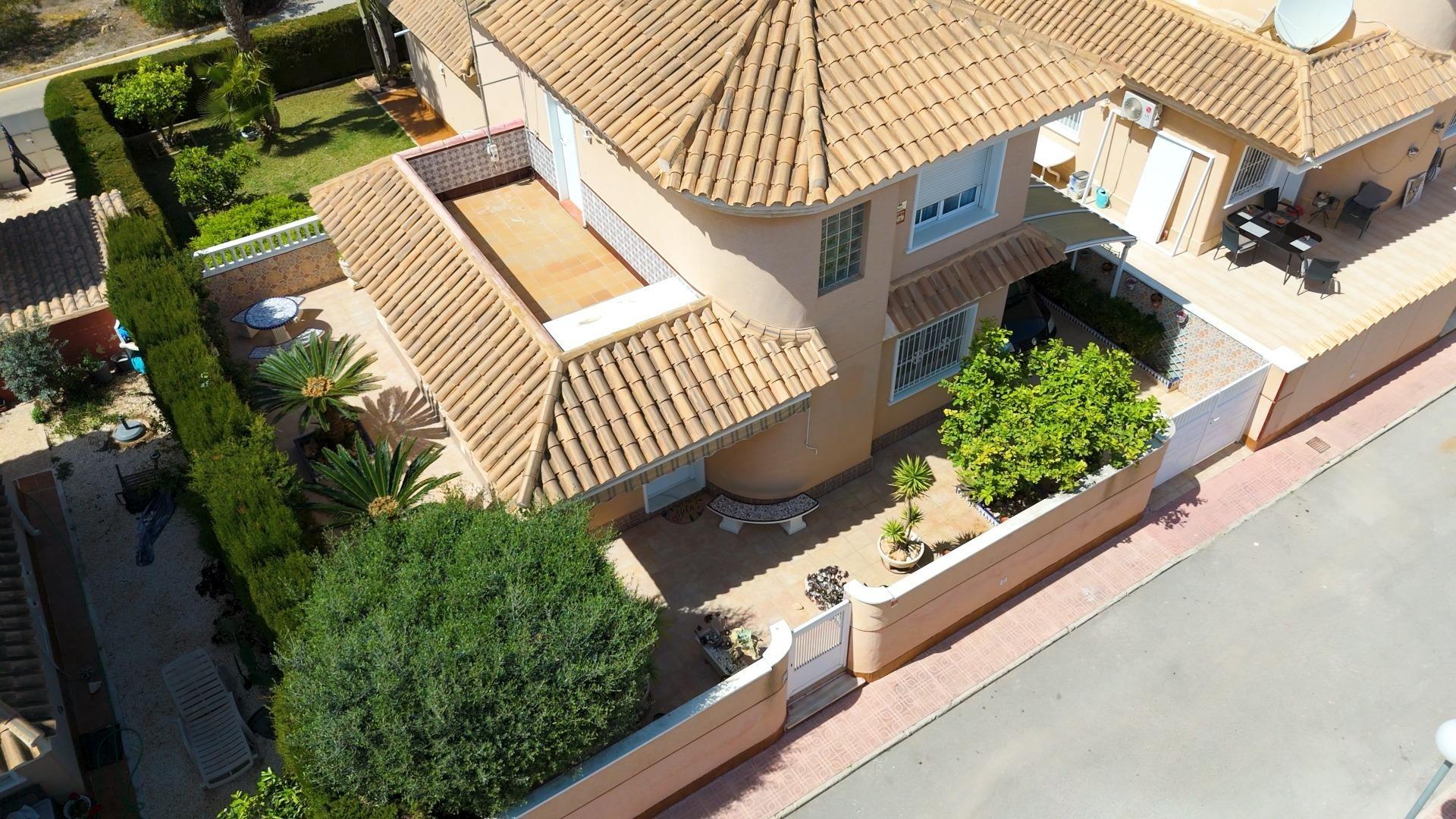 For sale - 3 Bedroom 2 Bathroom Villa in Torrevieja - Los Balcones - Los Altos Del Edén  - Alicante