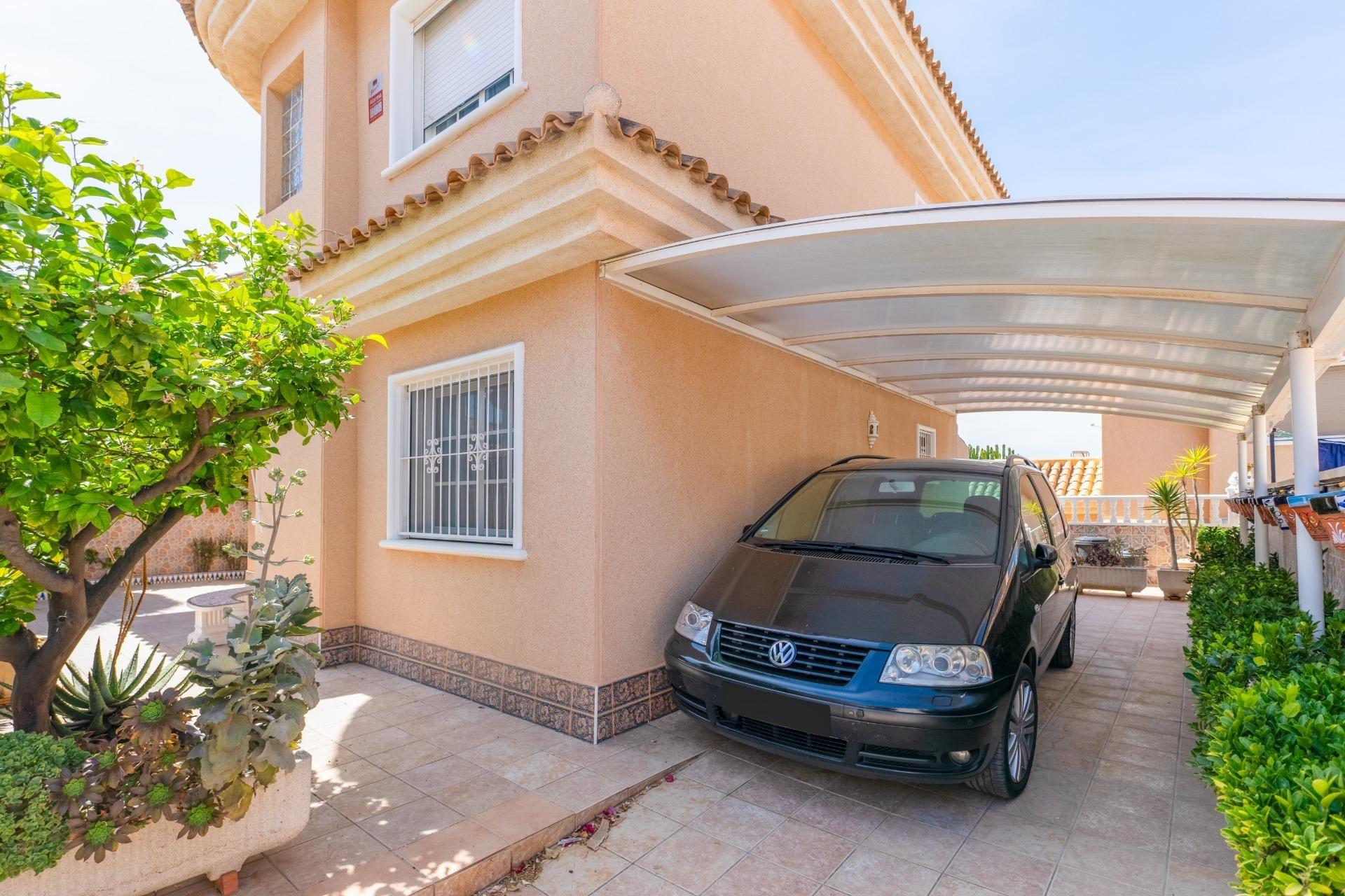 For sale - 3 Bedroom 2 Bathroom Villa in Torrevieja - Los Balcones - Los Altos Del Edén  - Alicante
