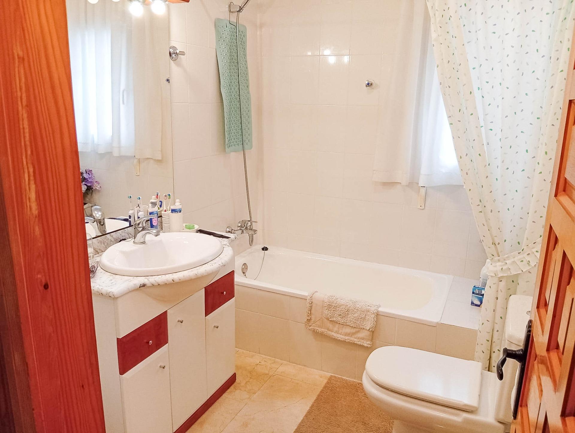 For sale - 4 Bedroom 2 Bathroom Villa in Torrevieja - La Siesta  - Alicante