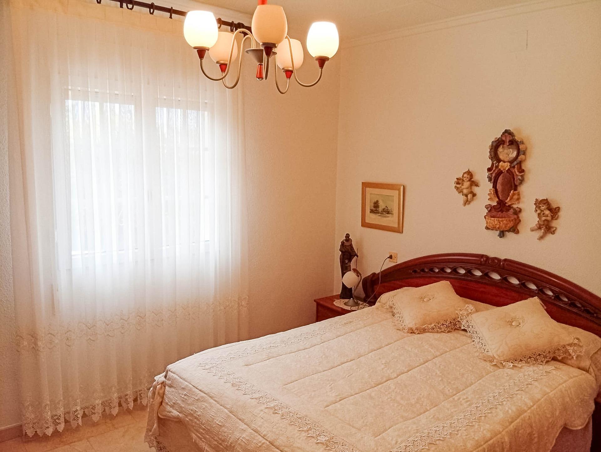 For sale - 4 Bedroom 2 Bathroom Villa in Torrevieja - La Siesta  - Alicante